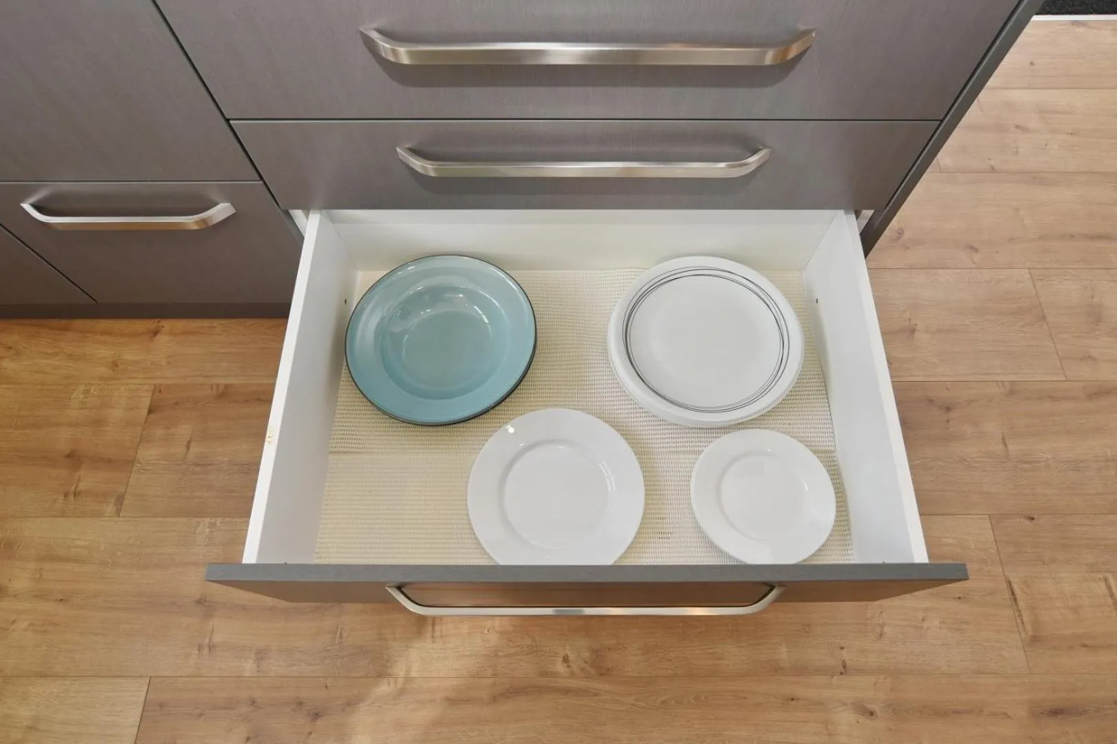 Kitchen or kitchenette in Thomas Townhouse - Christchurch Holiday Homes