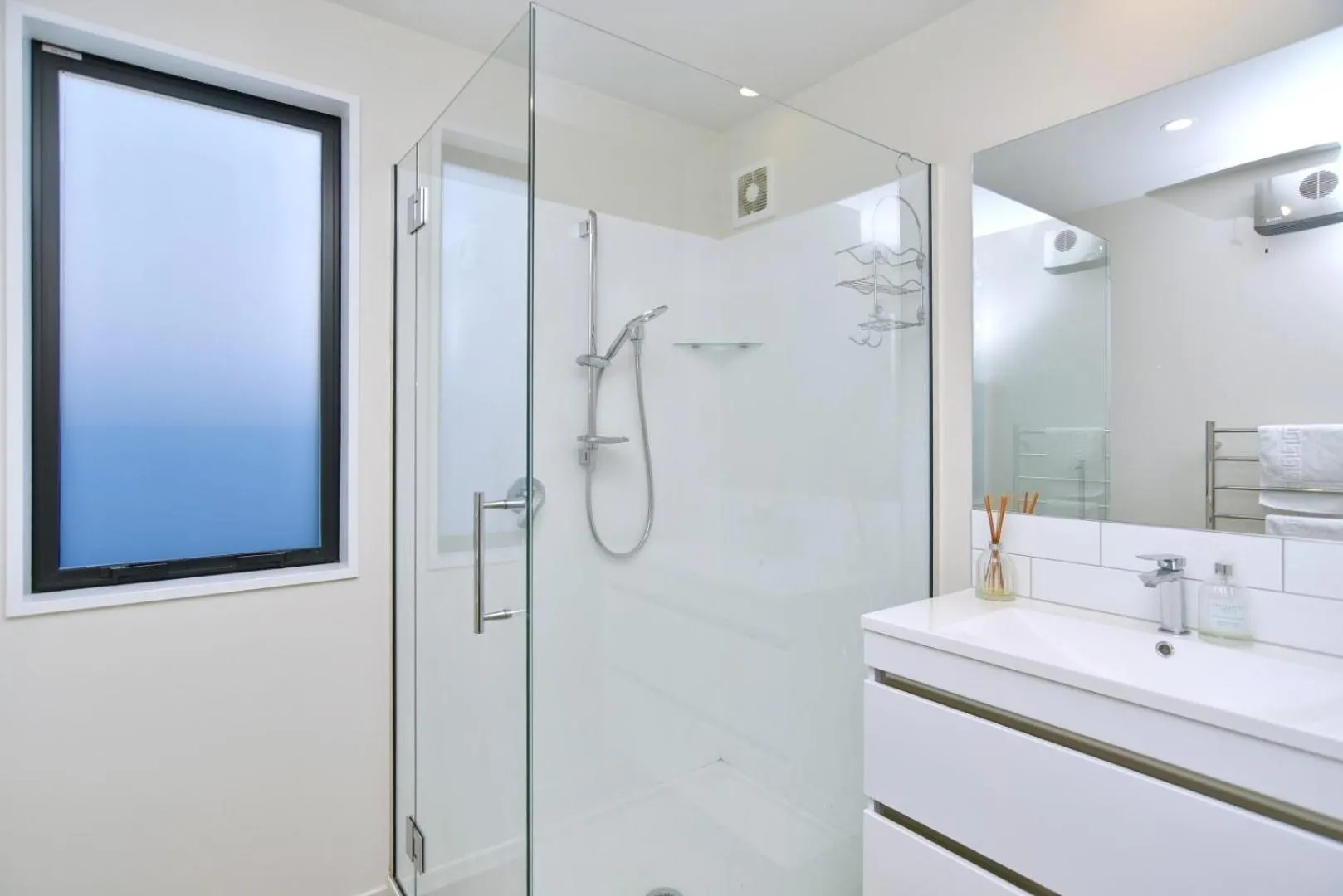 Shower in Thomas Townhouse - Christchurch Holiday Homes