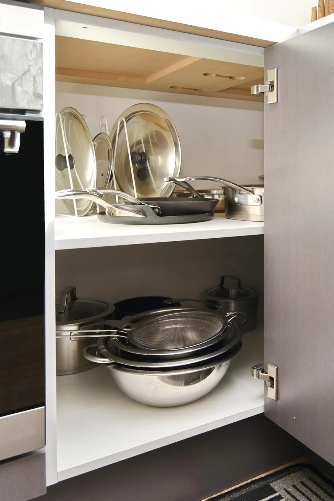 Kitchen or kitchenette in Thomas Townhouse - Christchurch Holiday Homes