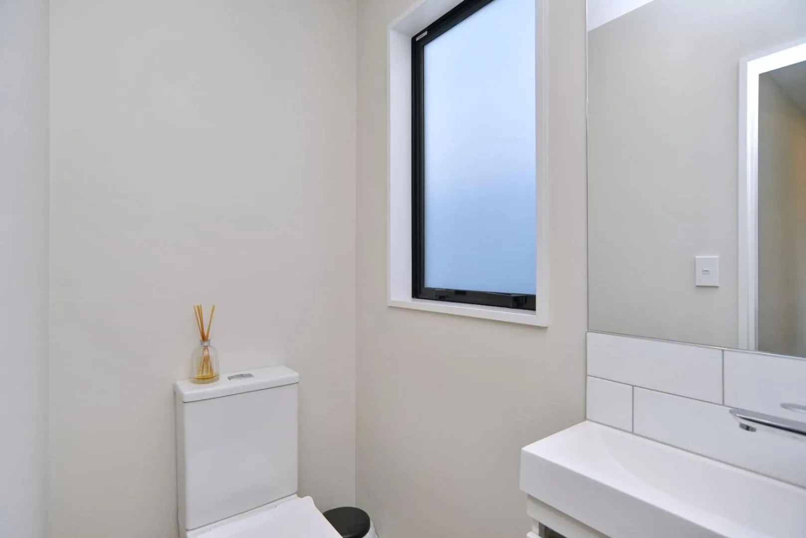 Toilet in Thomas Townhouse - Christchurch Holiday Homes