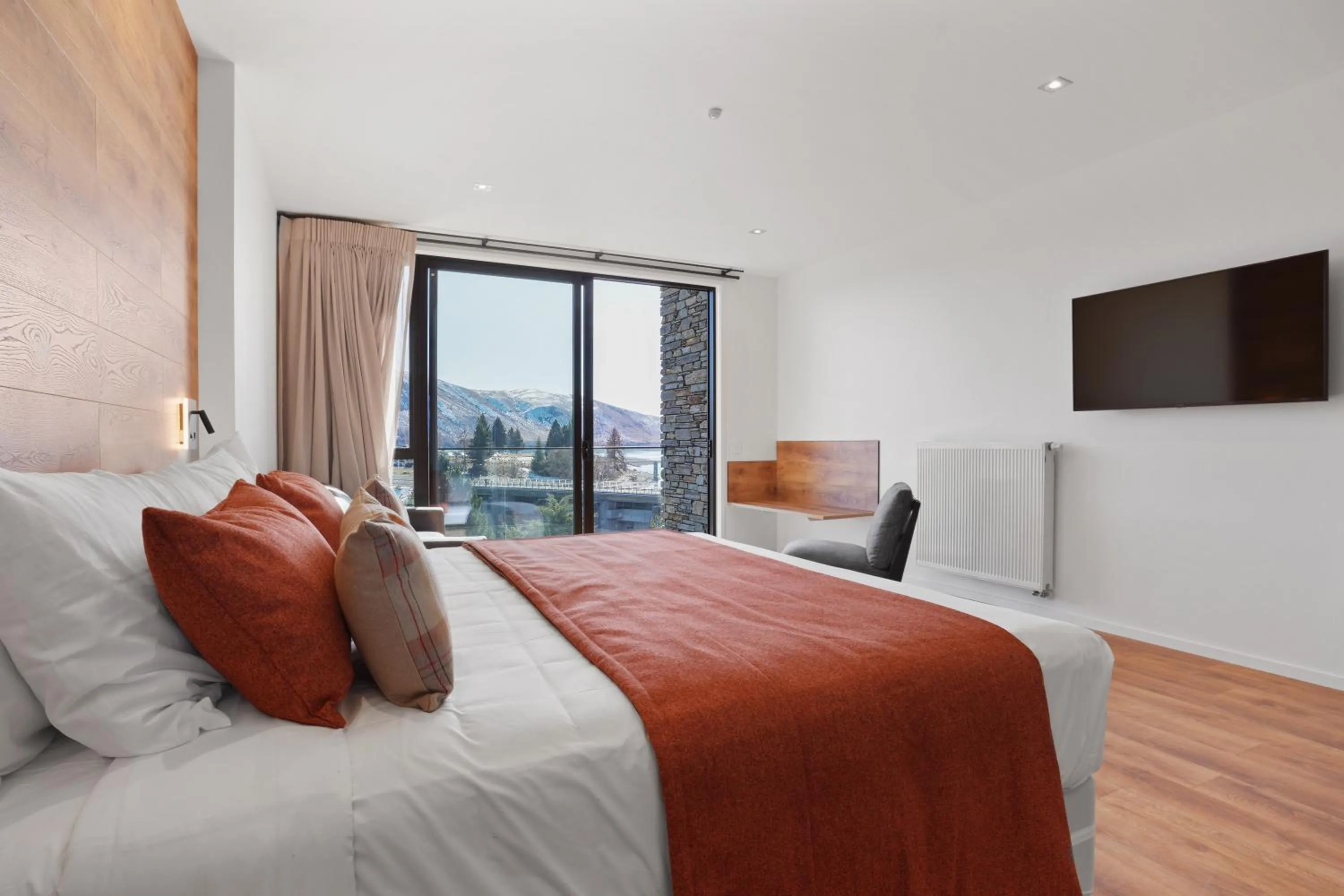 View (from property/room), Bed in Grand Suites Lake Tekapo