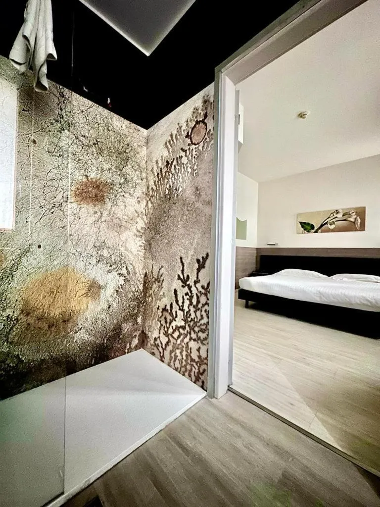 Bathroom, Bed in Continental Urban Art Hotel