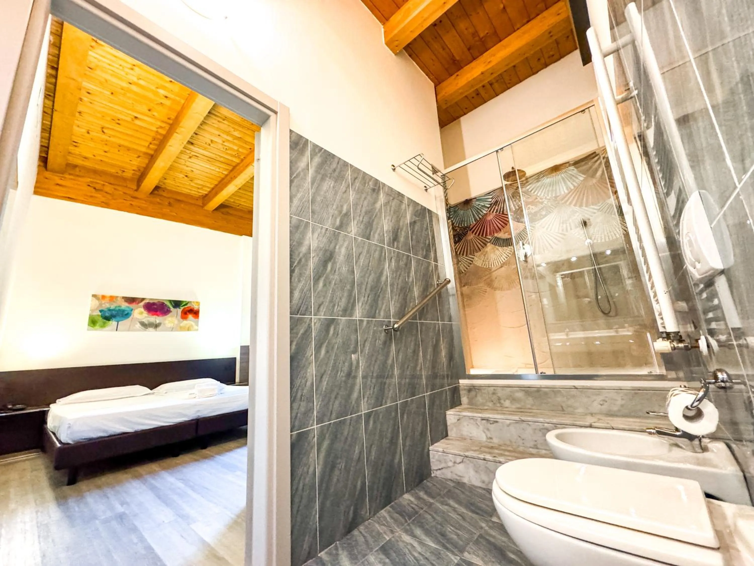 Bathroom, Bed in Continental Urban Art Hotel