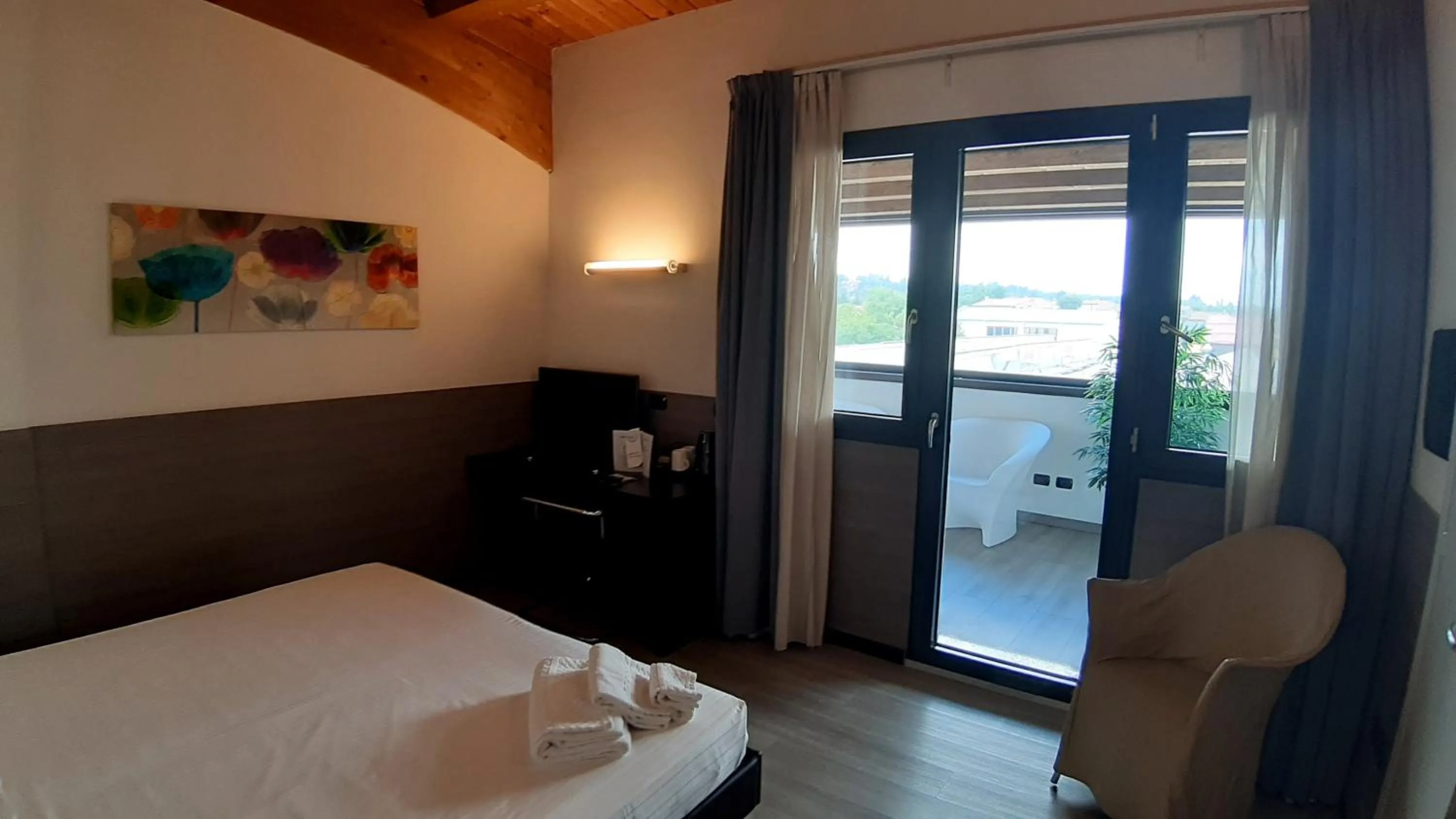 Photo of the whole room, Bed in Continental Urban Art Hotel