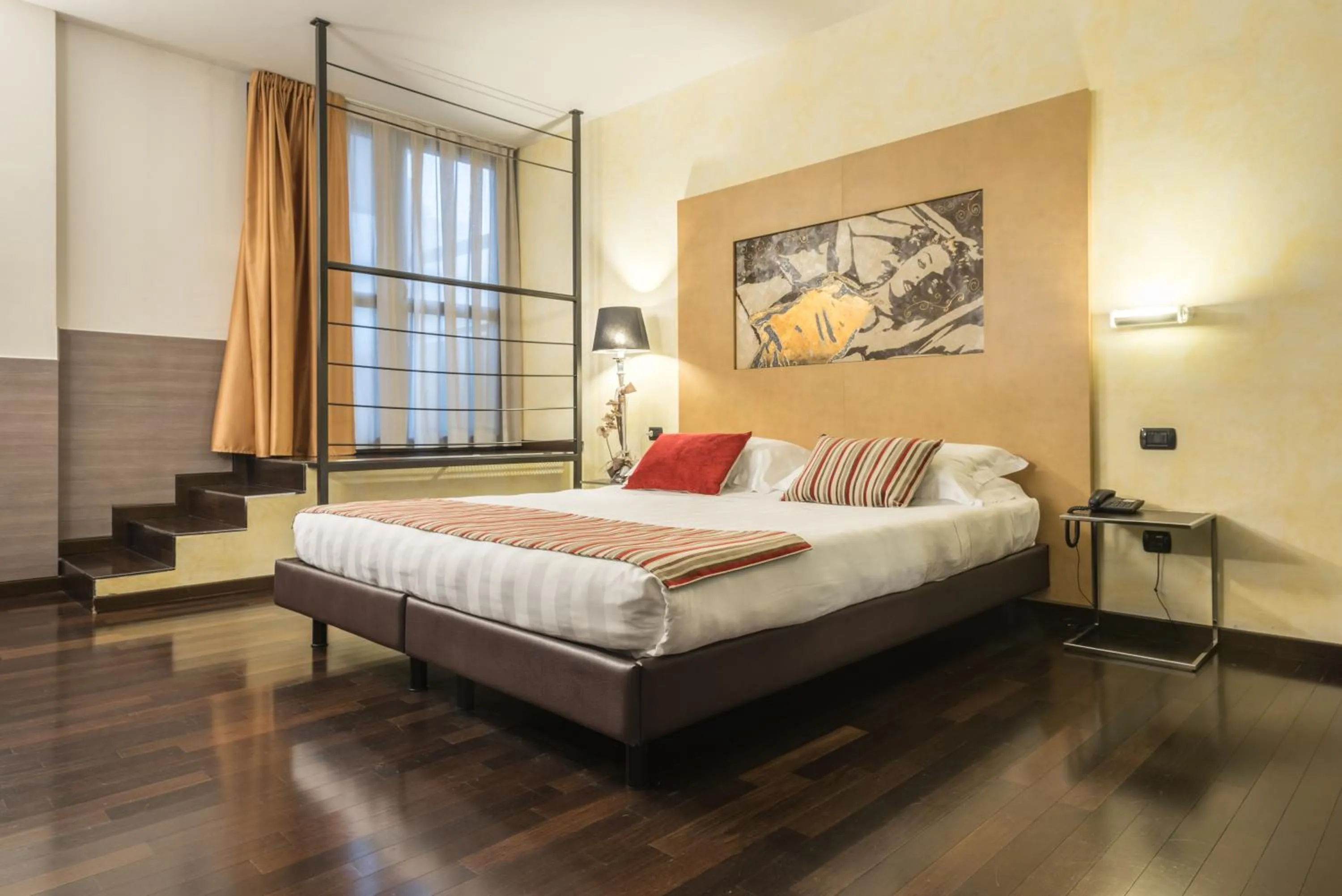 Bedroom, Bed in Continental Urban Art Hotel