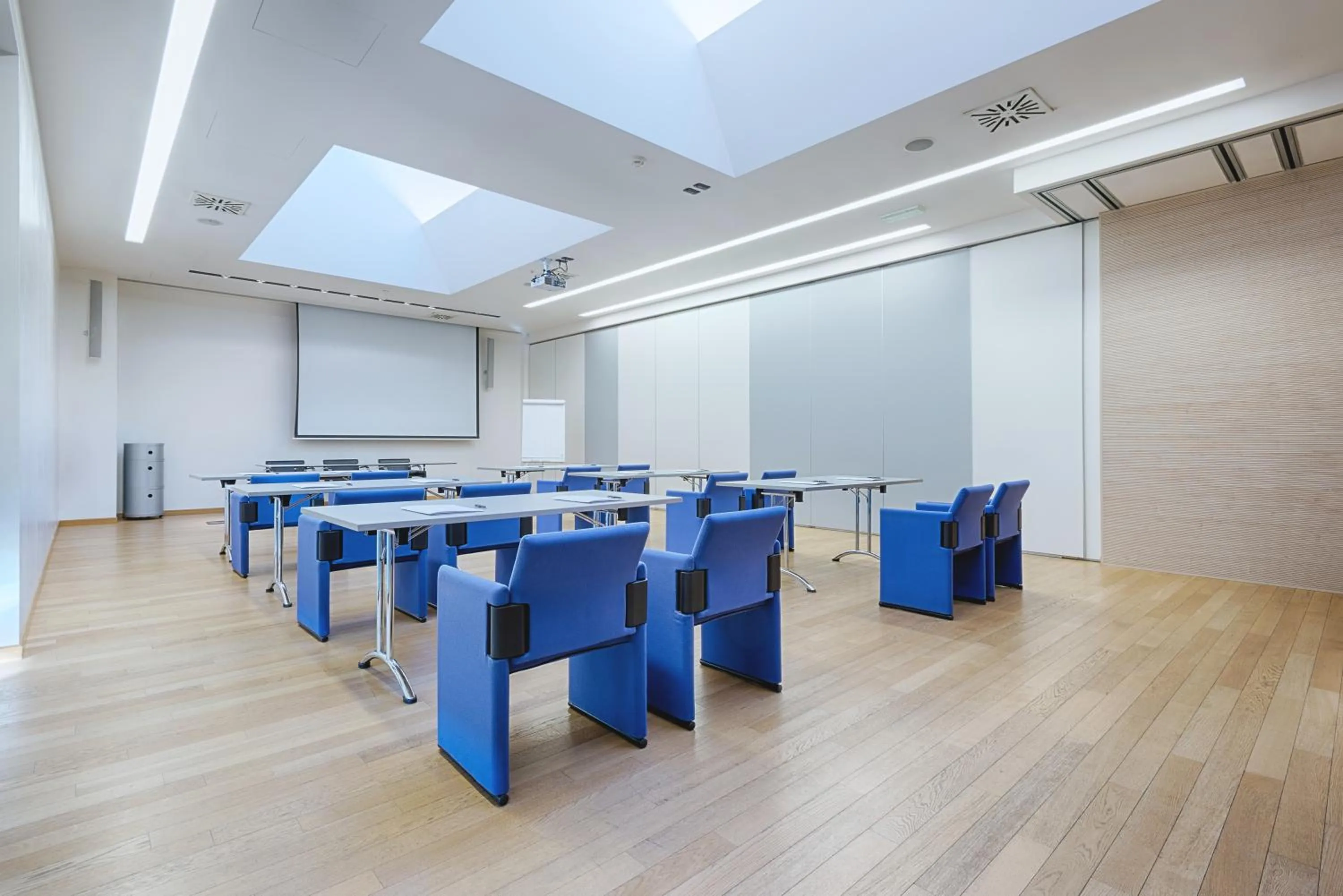 Meeting/conference room in Continental Urban Art Hotel