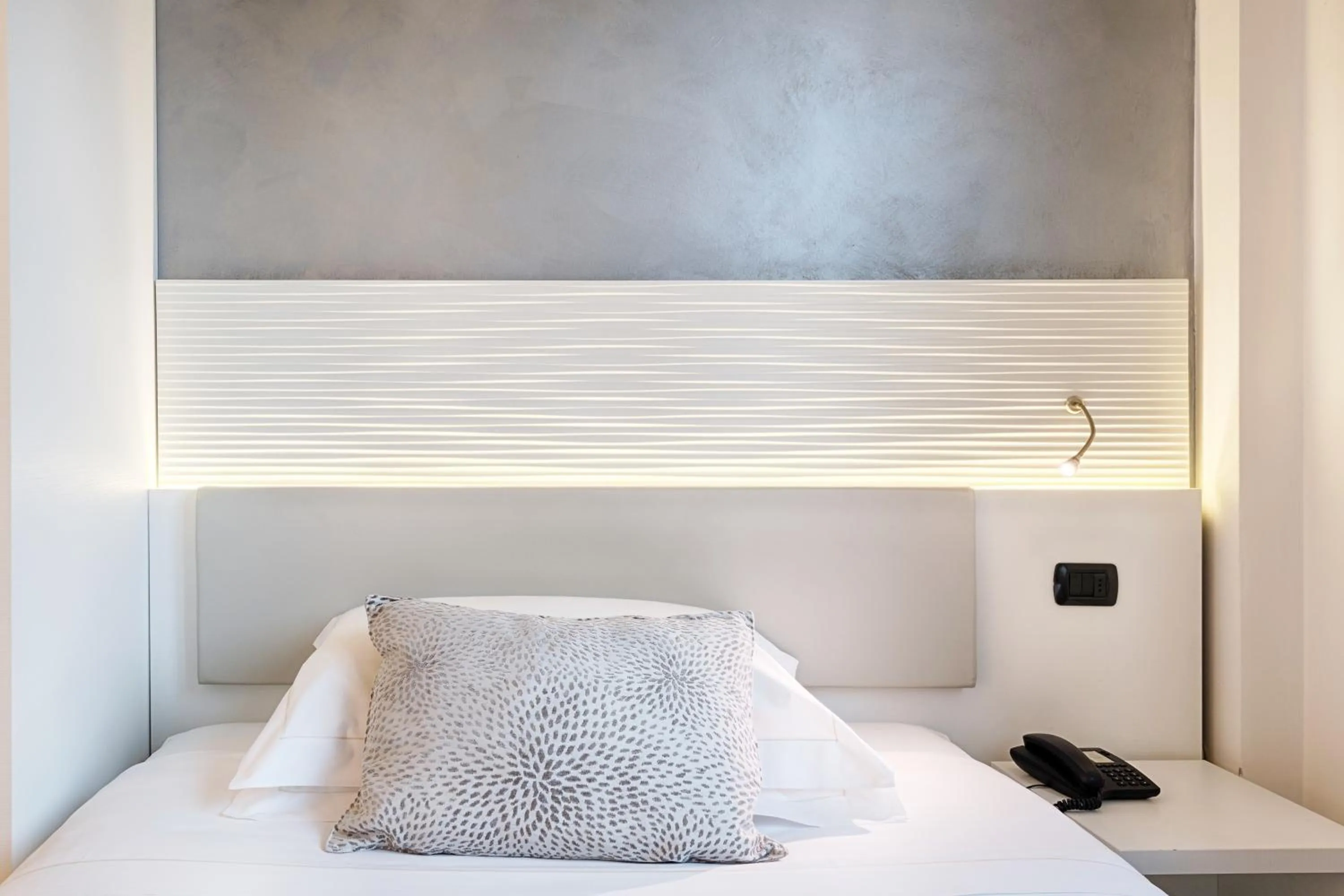 Bedroom, Bed in Continental Urban Art Hotel