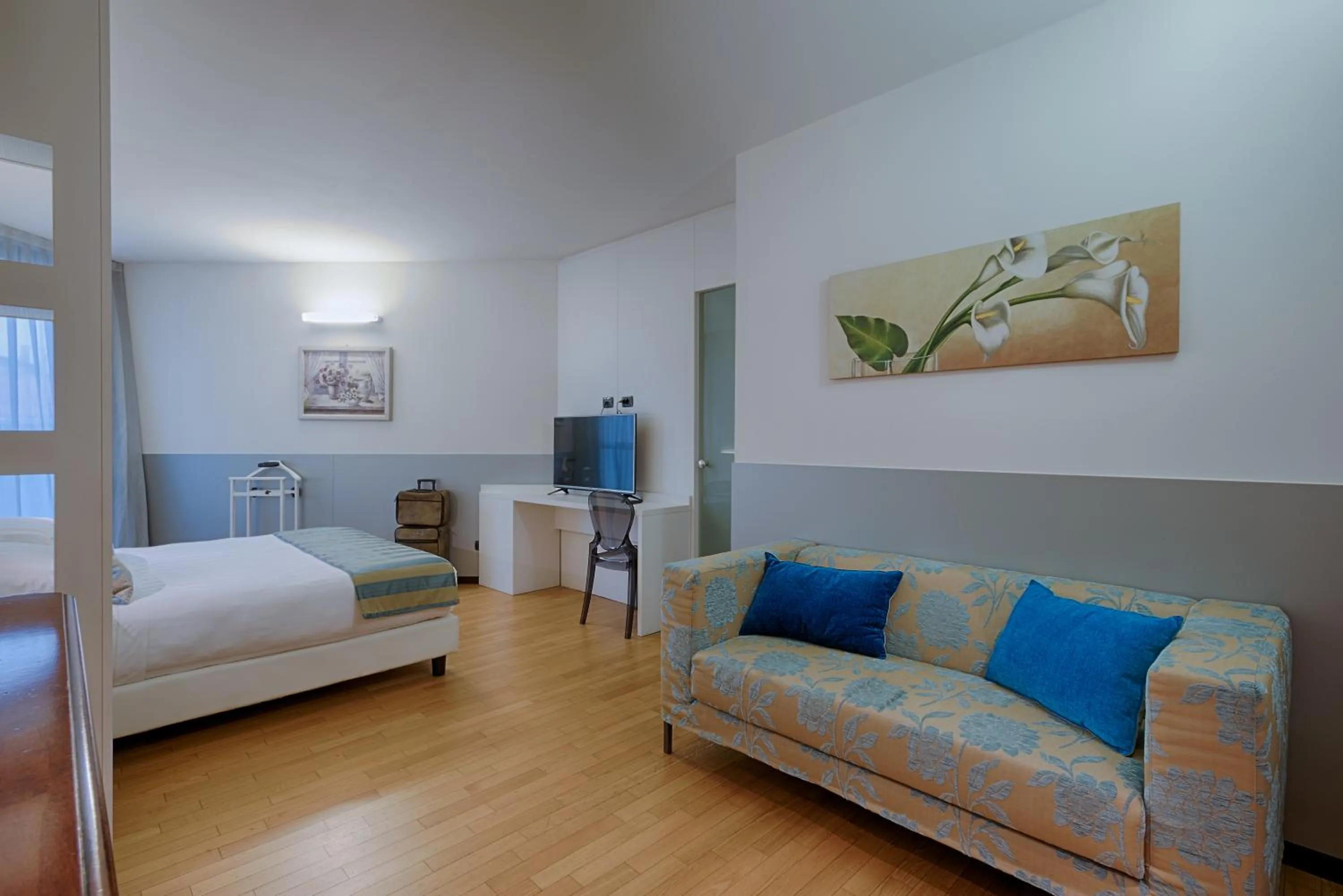 Bedroom, Bed in Continental Urban Art Hotel