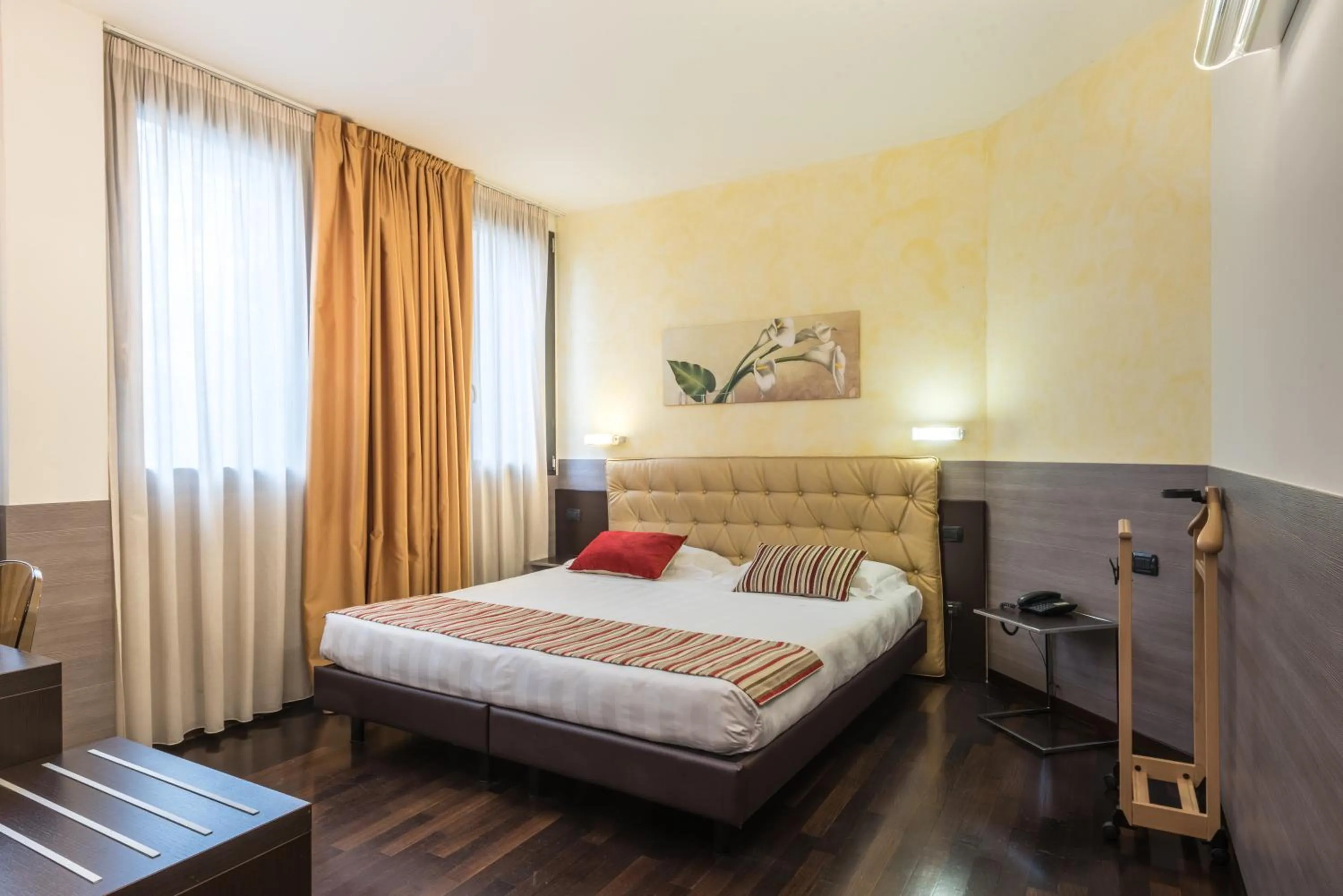 Bedroom, Bed in Continental Urban Art Hotel