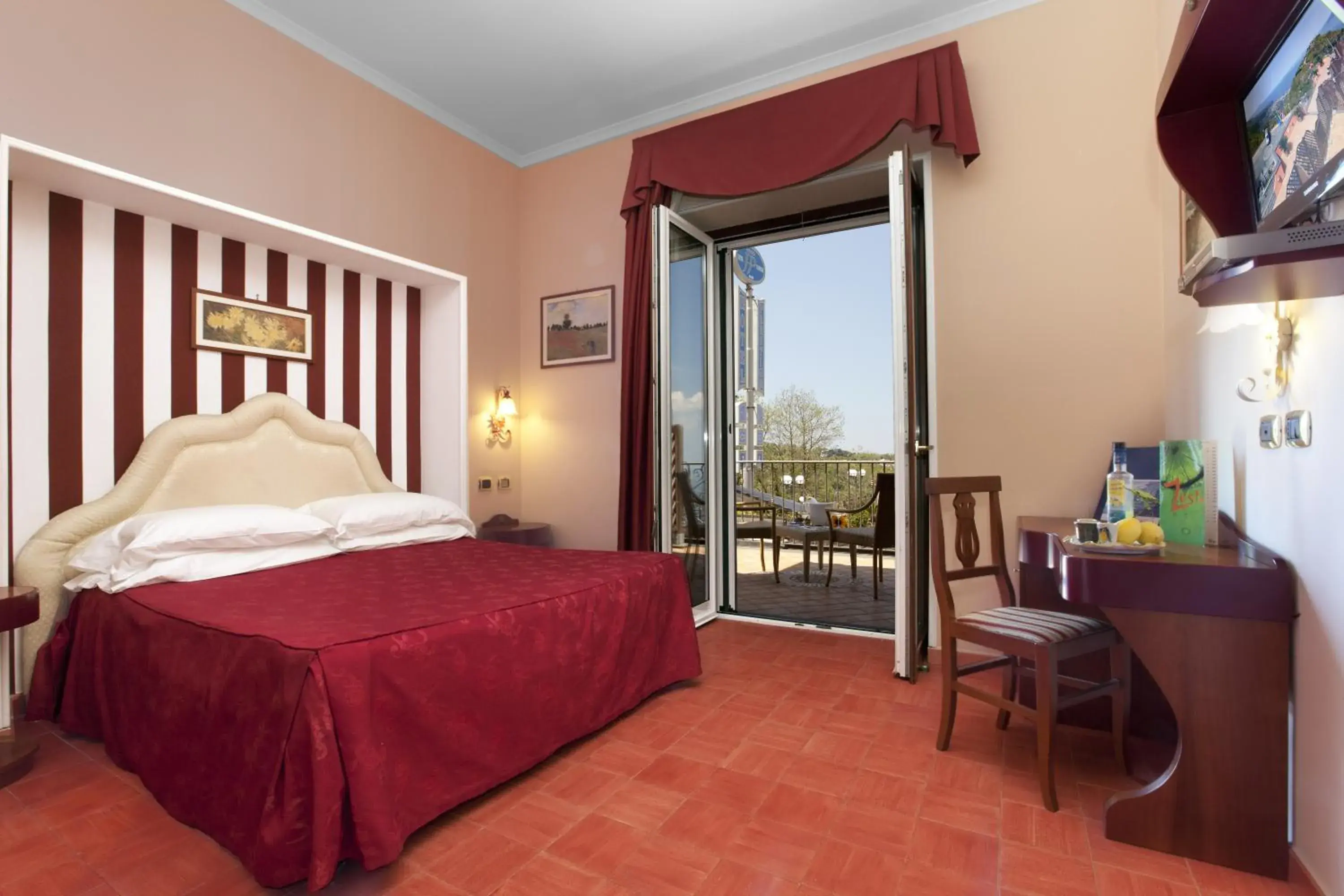 Day, Bed in Hotel Prestige Day, Bed in Hotel Prestige