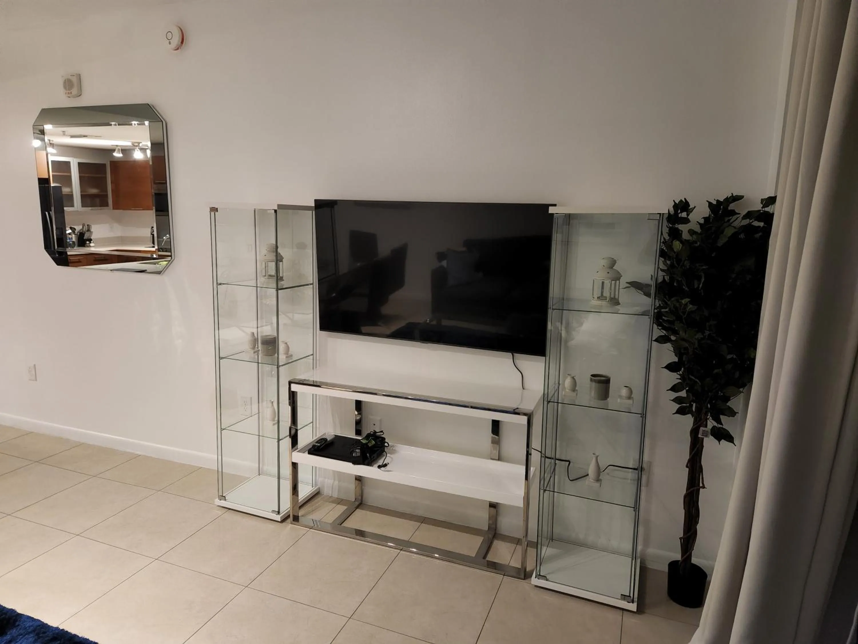 TV and multimedia in Wonderful 1 bedroom condo in Midtown.