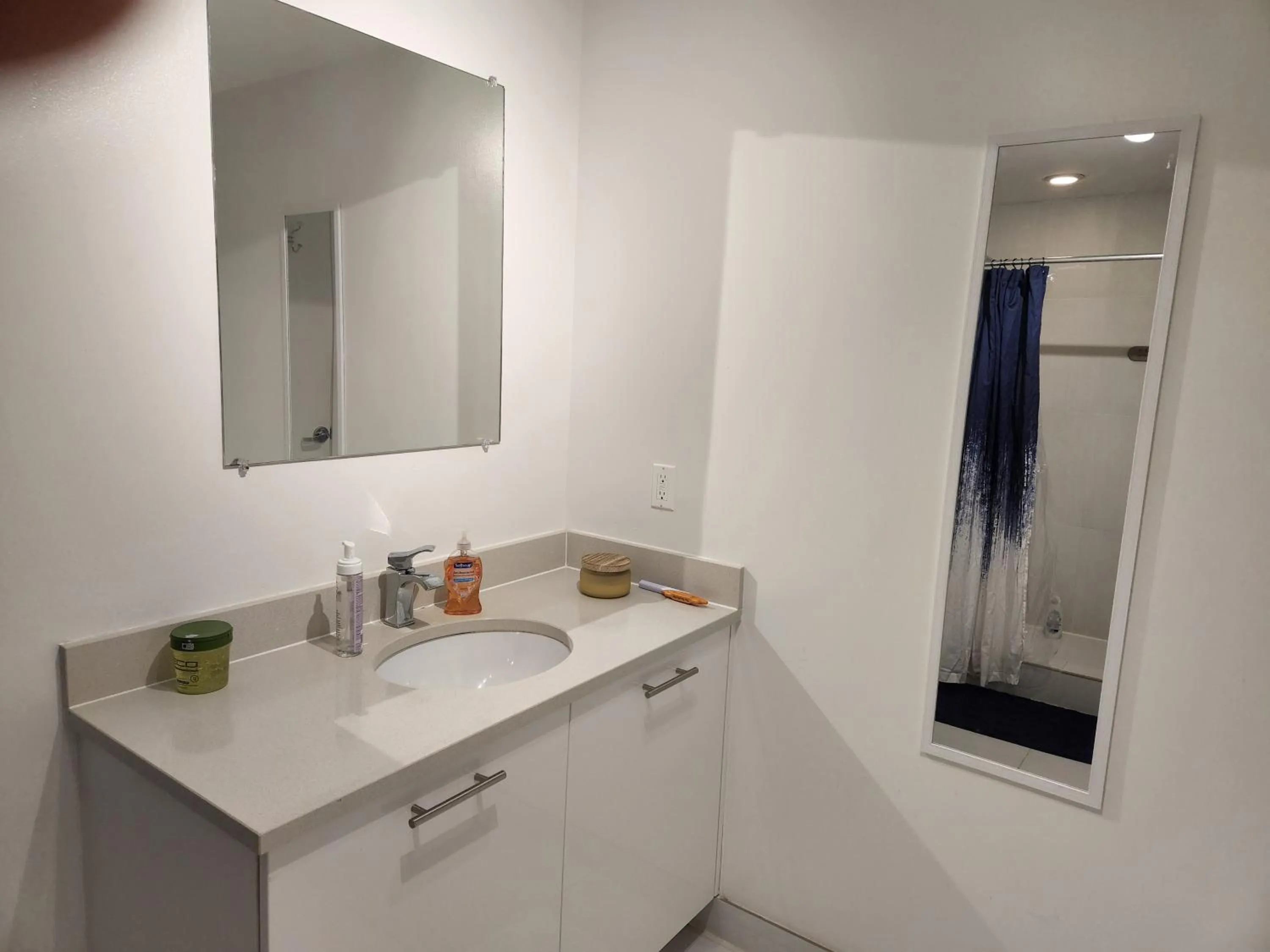 Bathroom in Wonderful 1 bedroom condo in Midtown.
