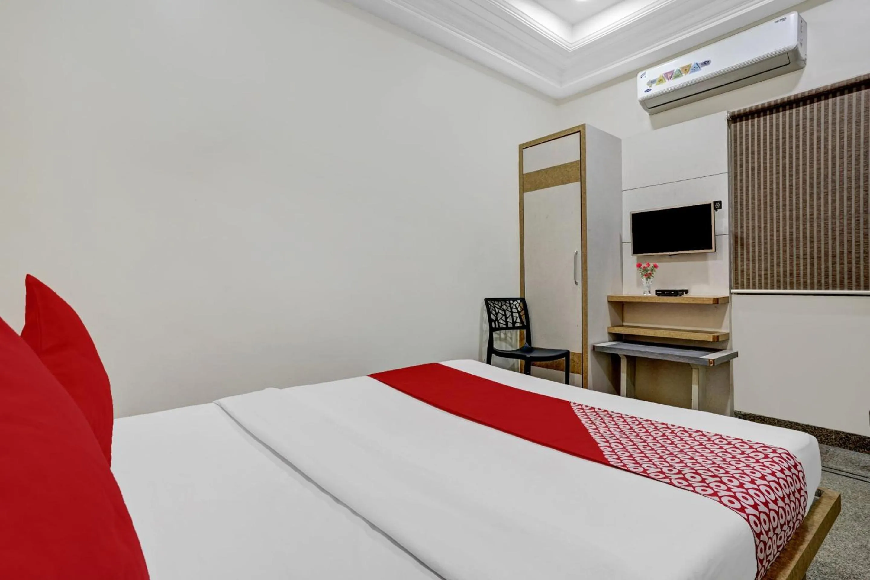 Bathroom, Bed in Hotel O Chhaya