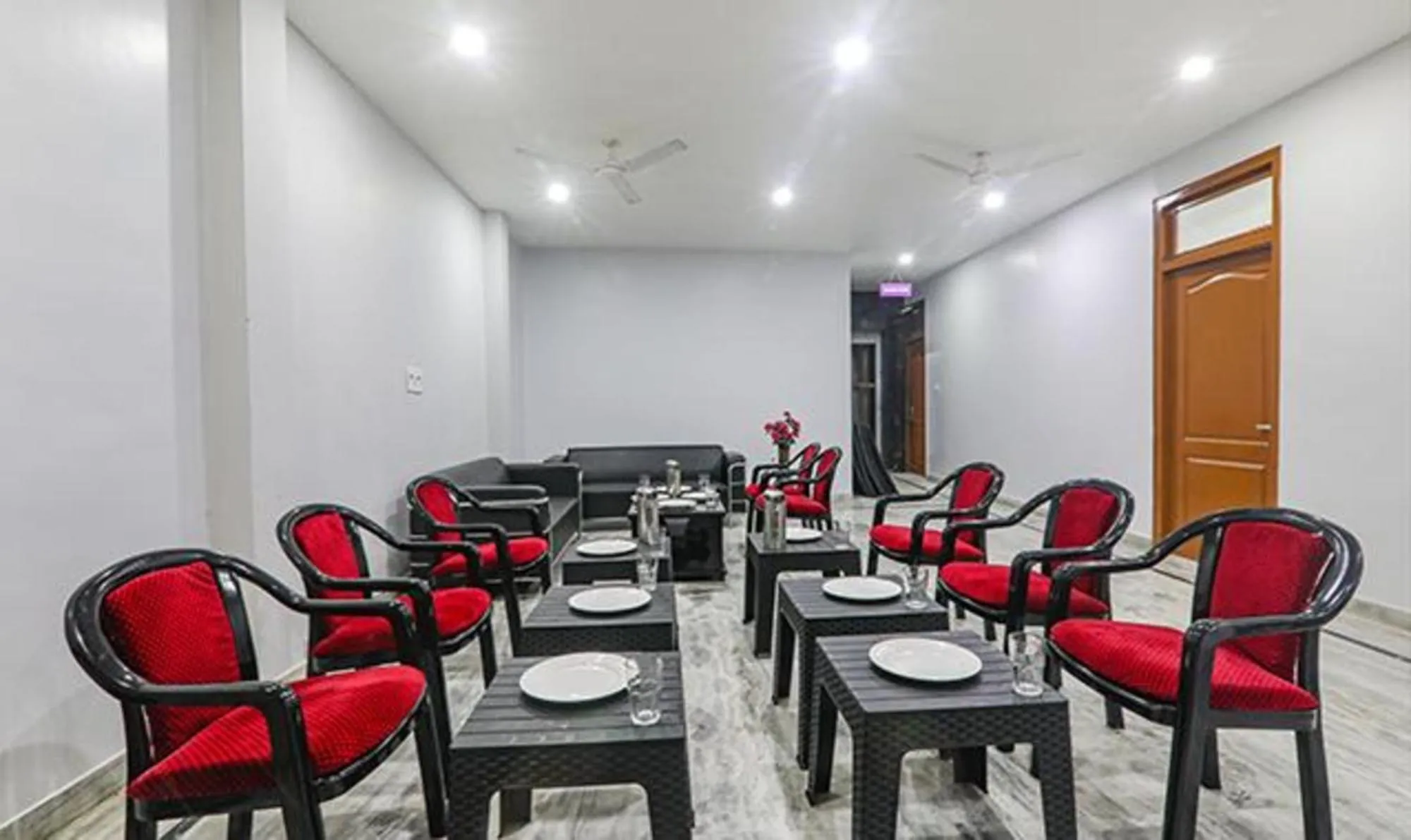 Restaurant/places to eat in FabExpress North Inn