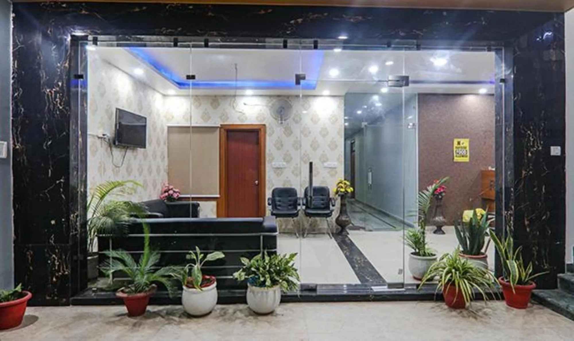 Facade/entrance in FabExpress North Inn