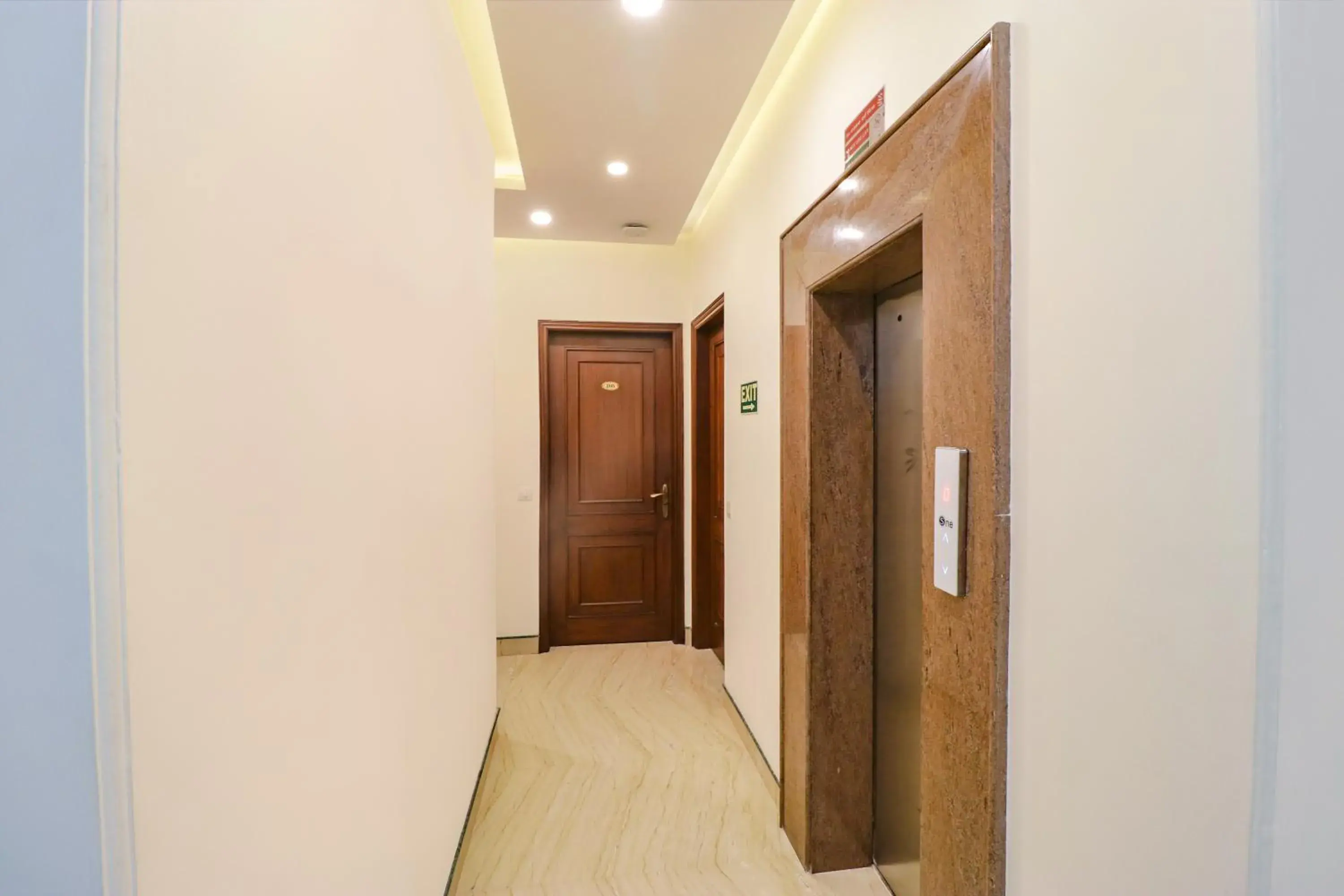 Lobby or reception in FabHotel RR Residency - DLF Cyber City, Gurugram Lobby or reception in FabHotel RR Residency - DLF Cyber City, Gurugram