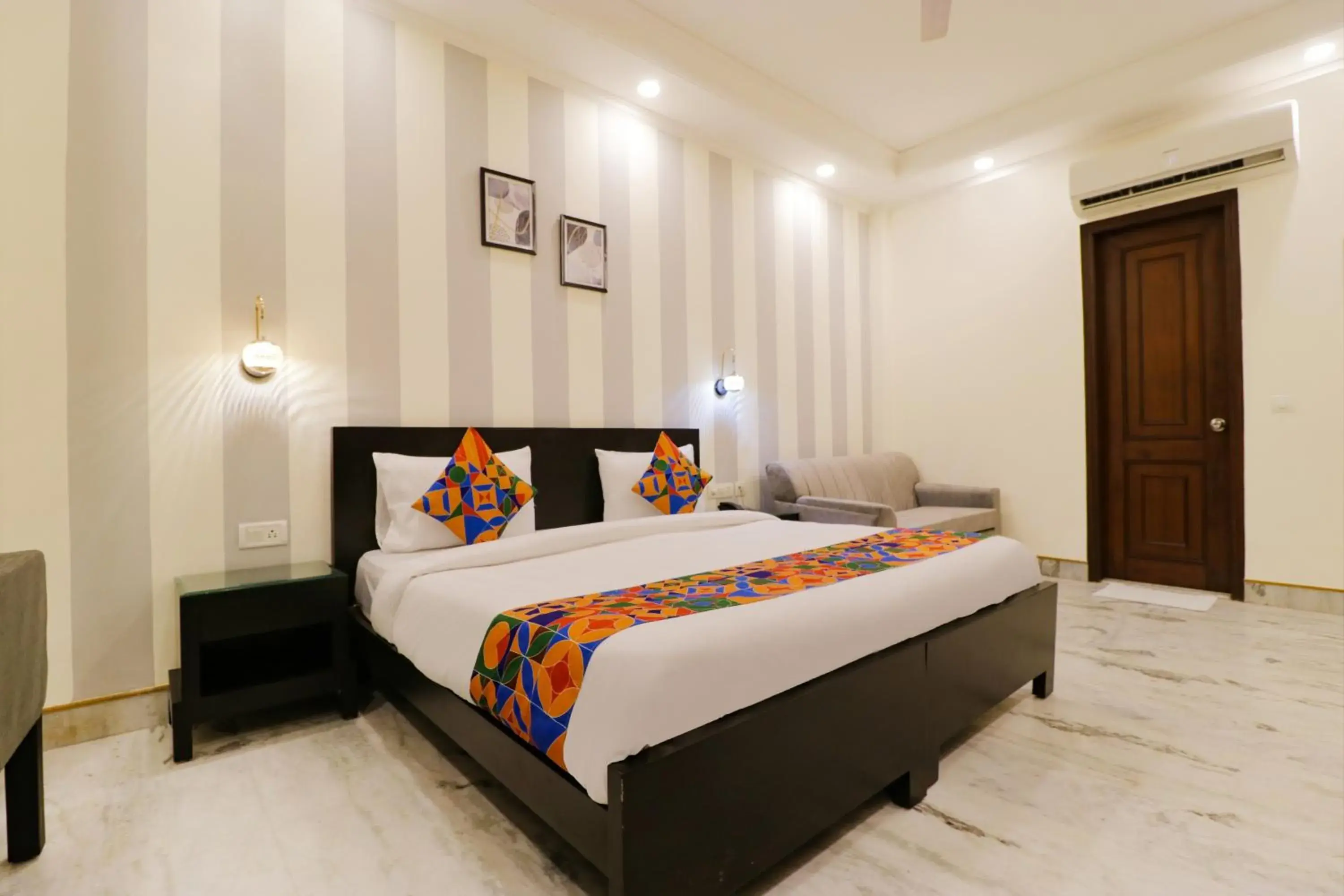 Photo of the whole room, Bed in FabHotel RR Residency - DLF Cyber City, Gurugram Photo of the whole room, Bed in FabHotel RR Residency - DLF Cyber City, Gurugram