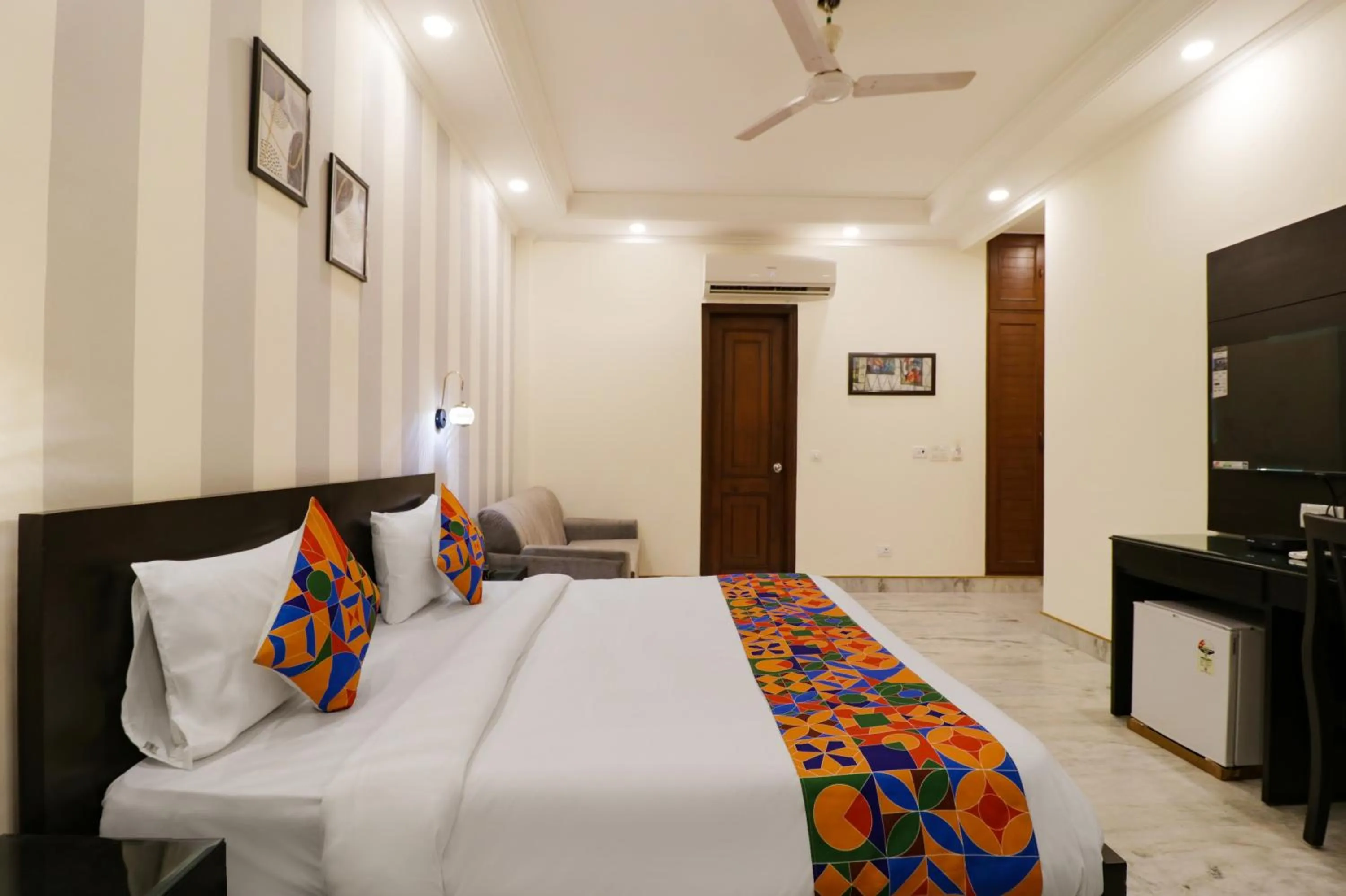 TV and multimedia, Bed in FabHotel RR Residency - DLF Cyber City, Gurugram