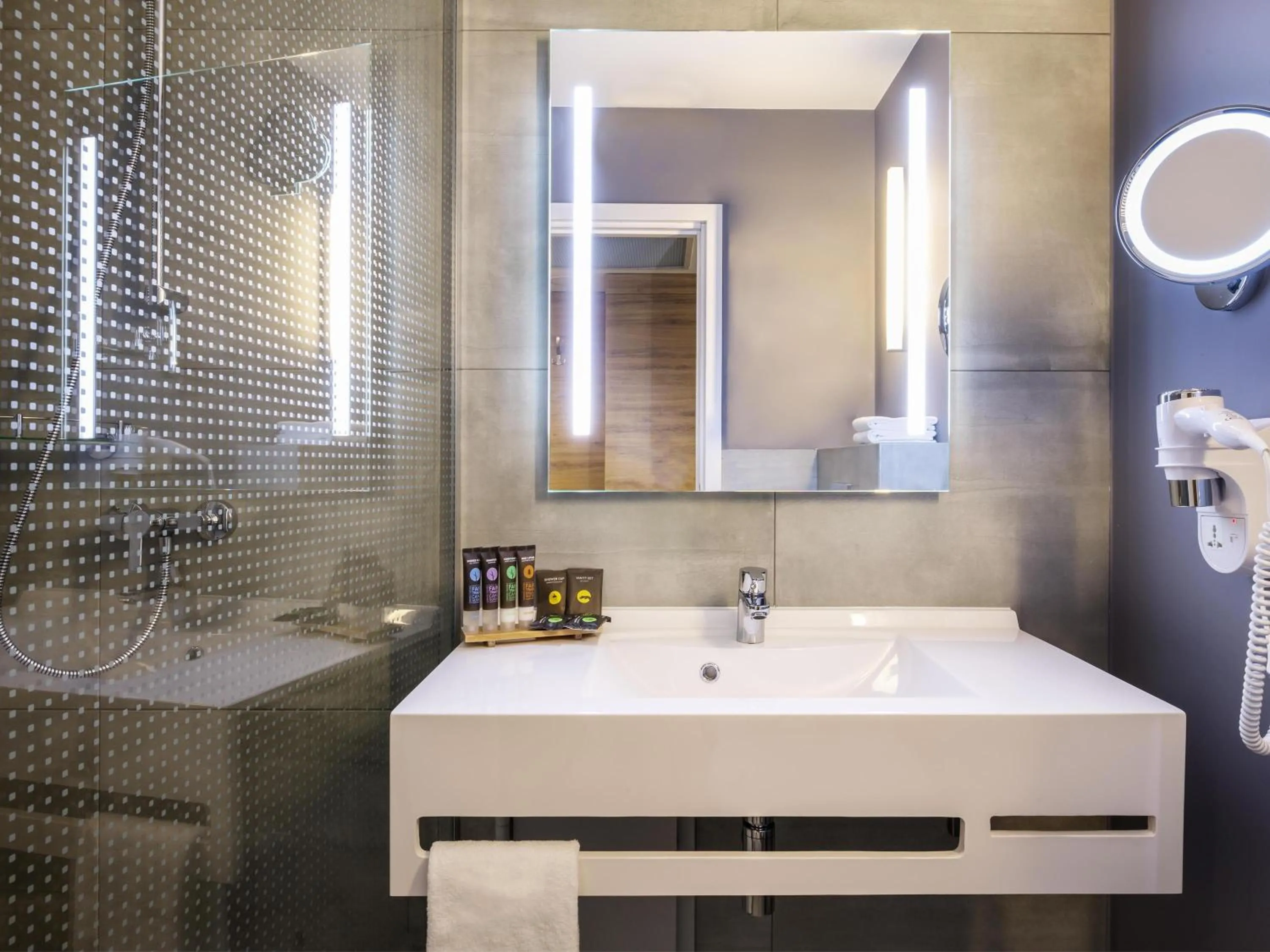 Bedroom in Novotel Warszawa Airport