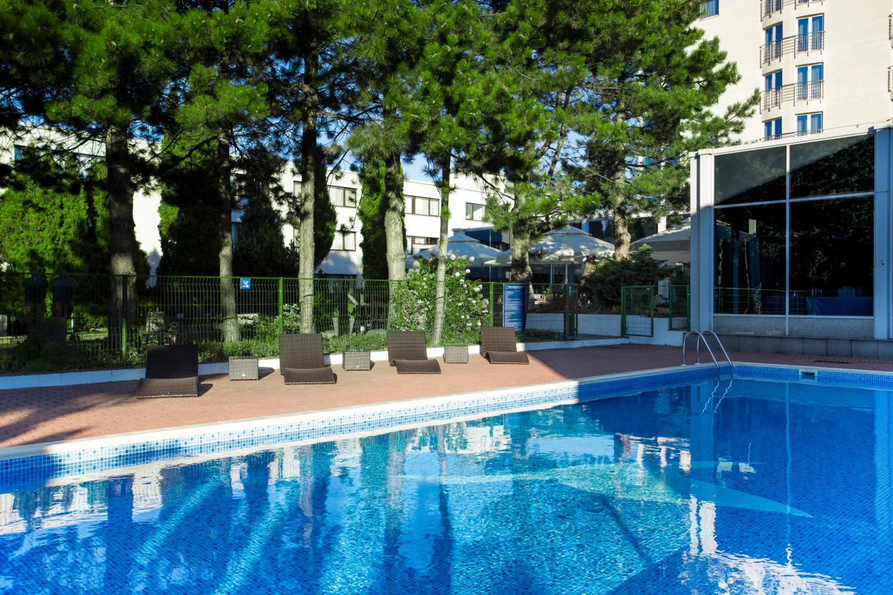 Swimming pool in Novotel Warszawa Airport