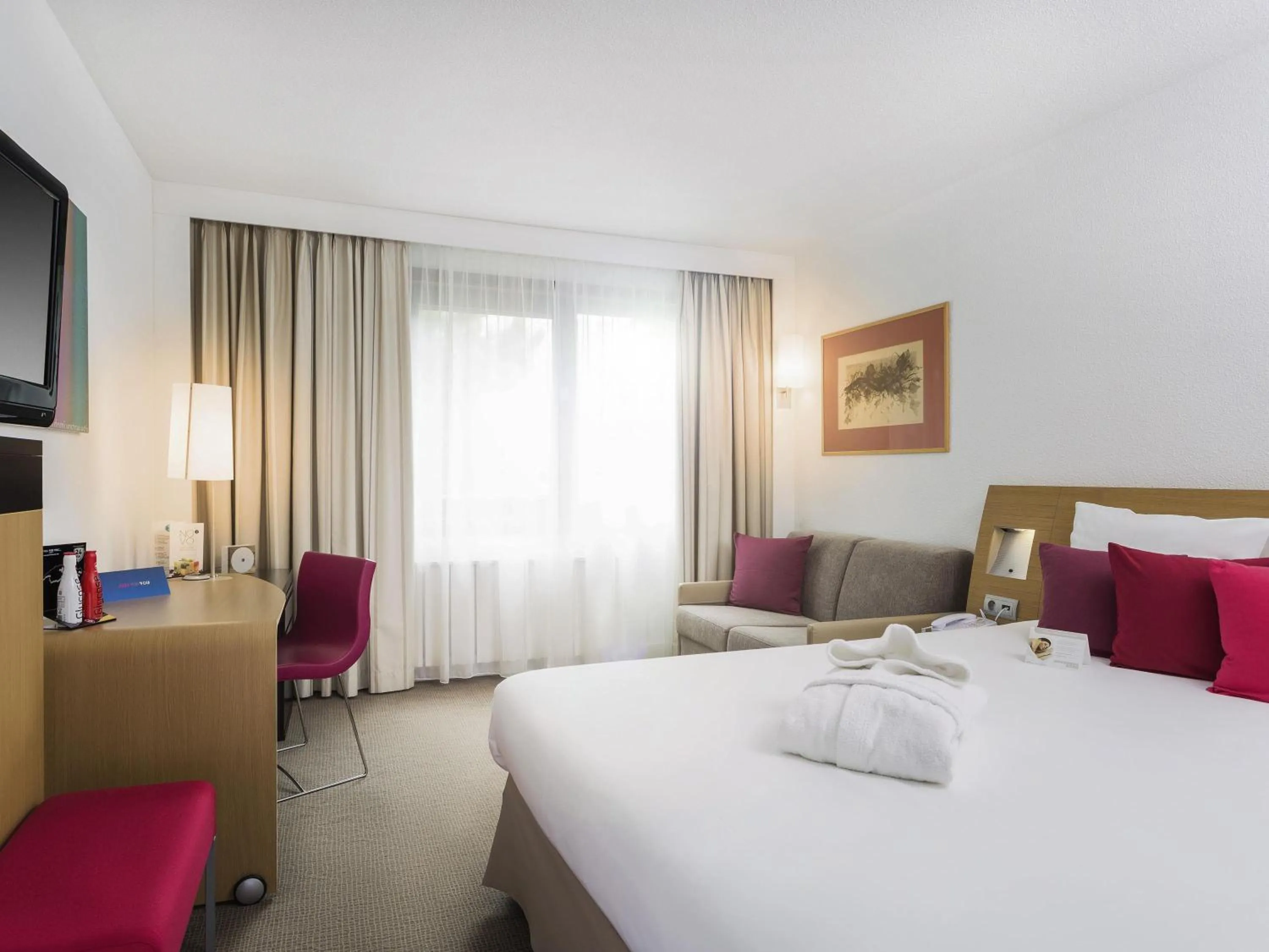 Bedroom, Bed in Novotel Warszawa Airport