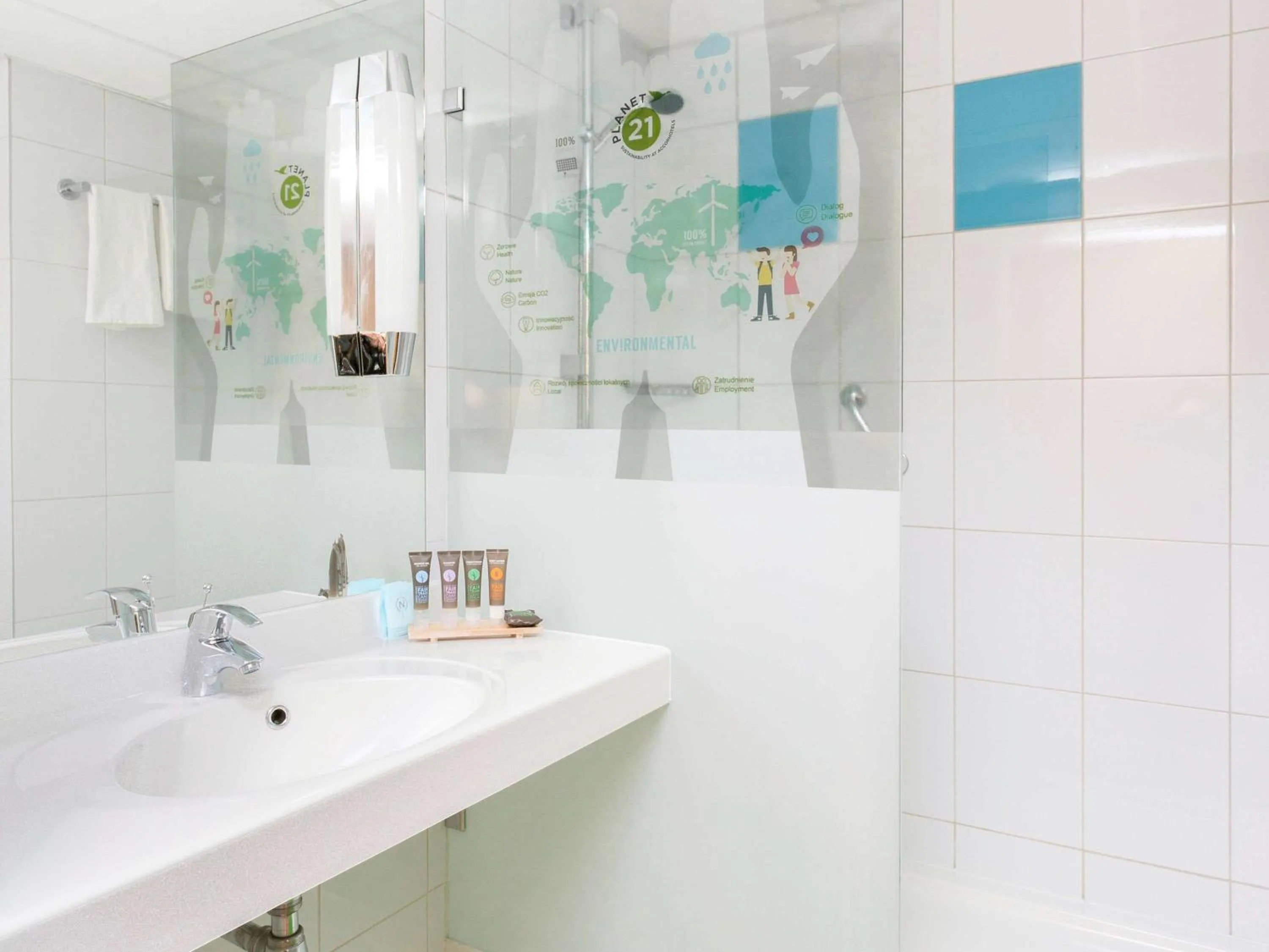 Photo of the whole room in Novotel Warszawa Airport