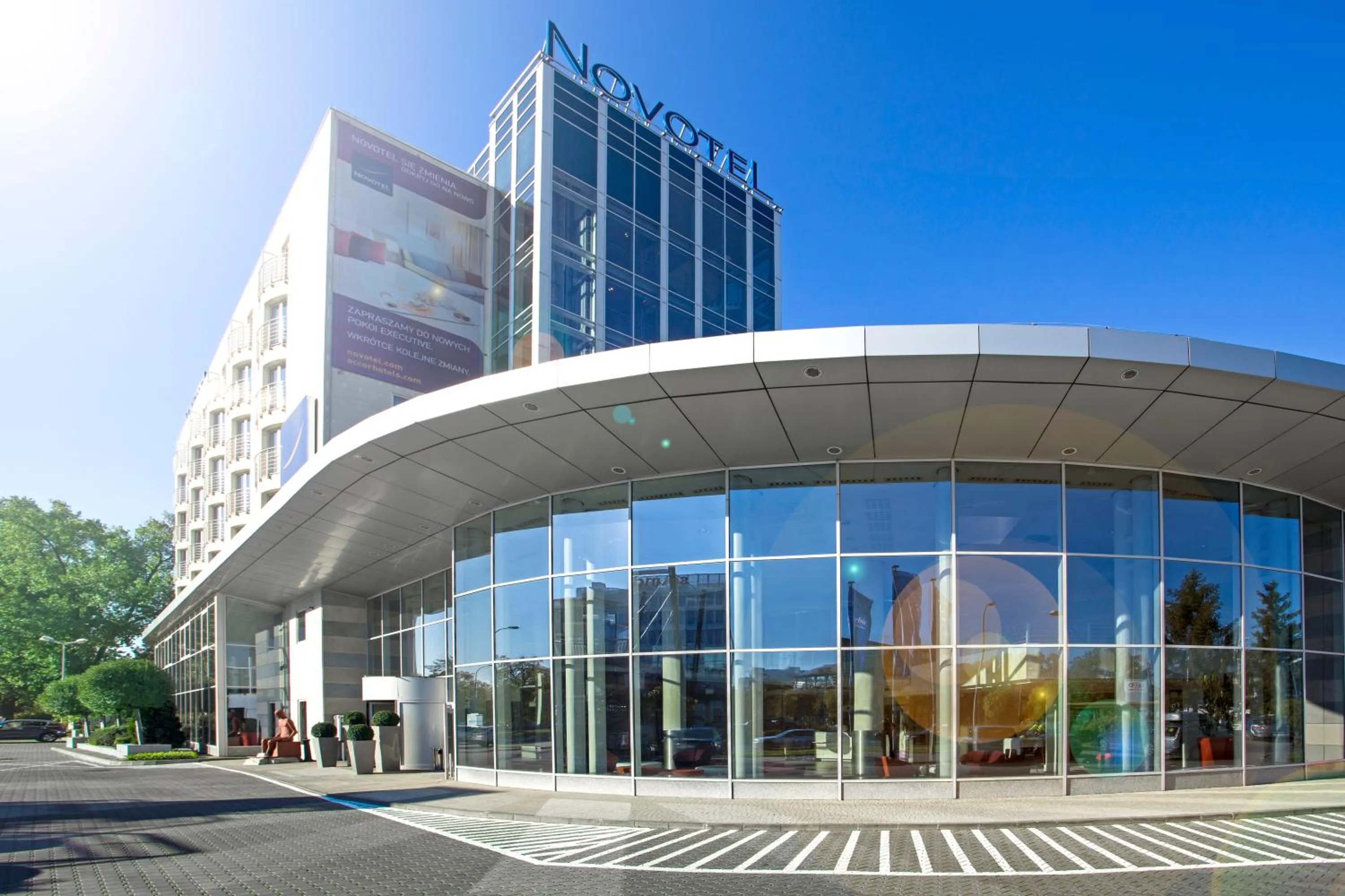 Facade/entrance in Novotel Warszawa Airport