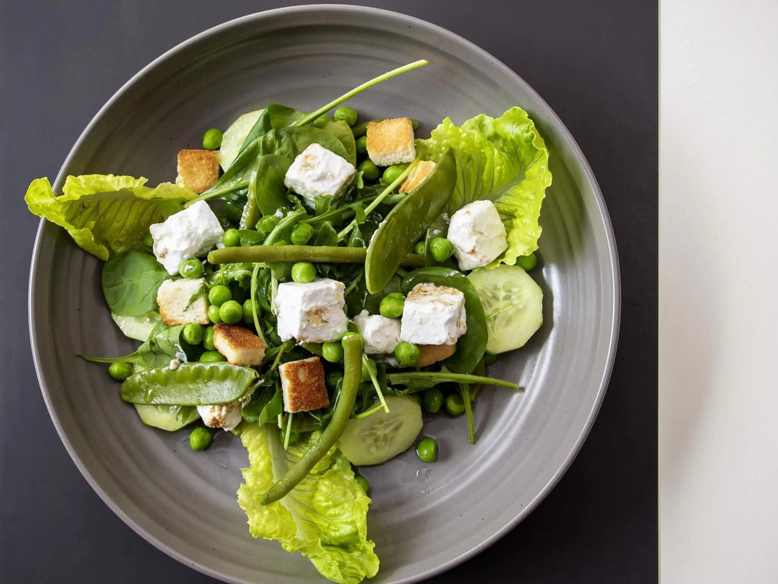 Restaurant/places to eat in Novotel Warszawa Airport