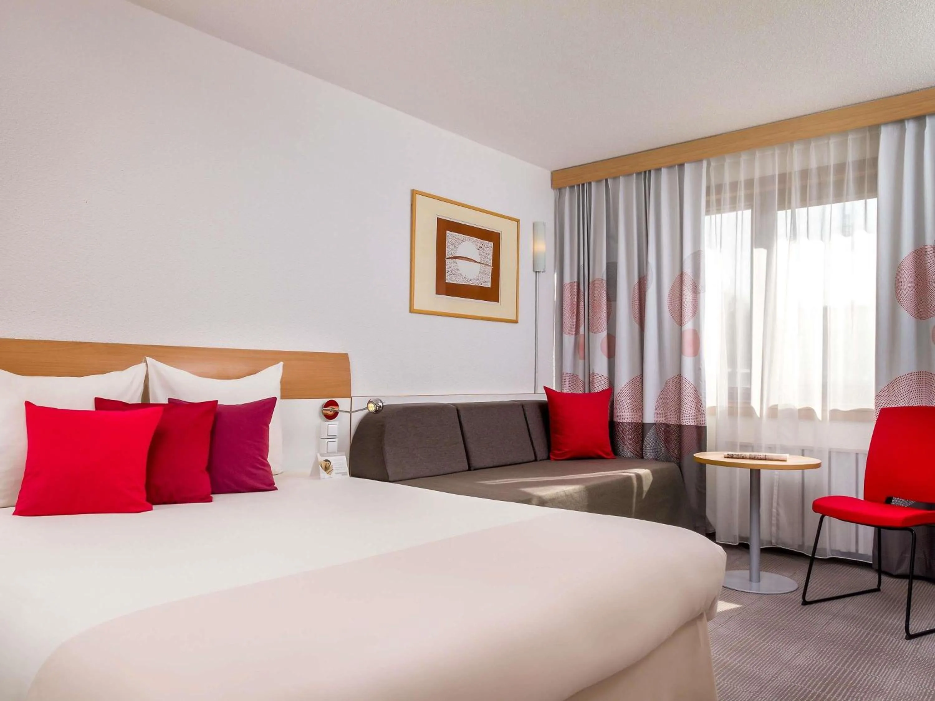 Bedroom, Bed in Novotel Warszawa Airport