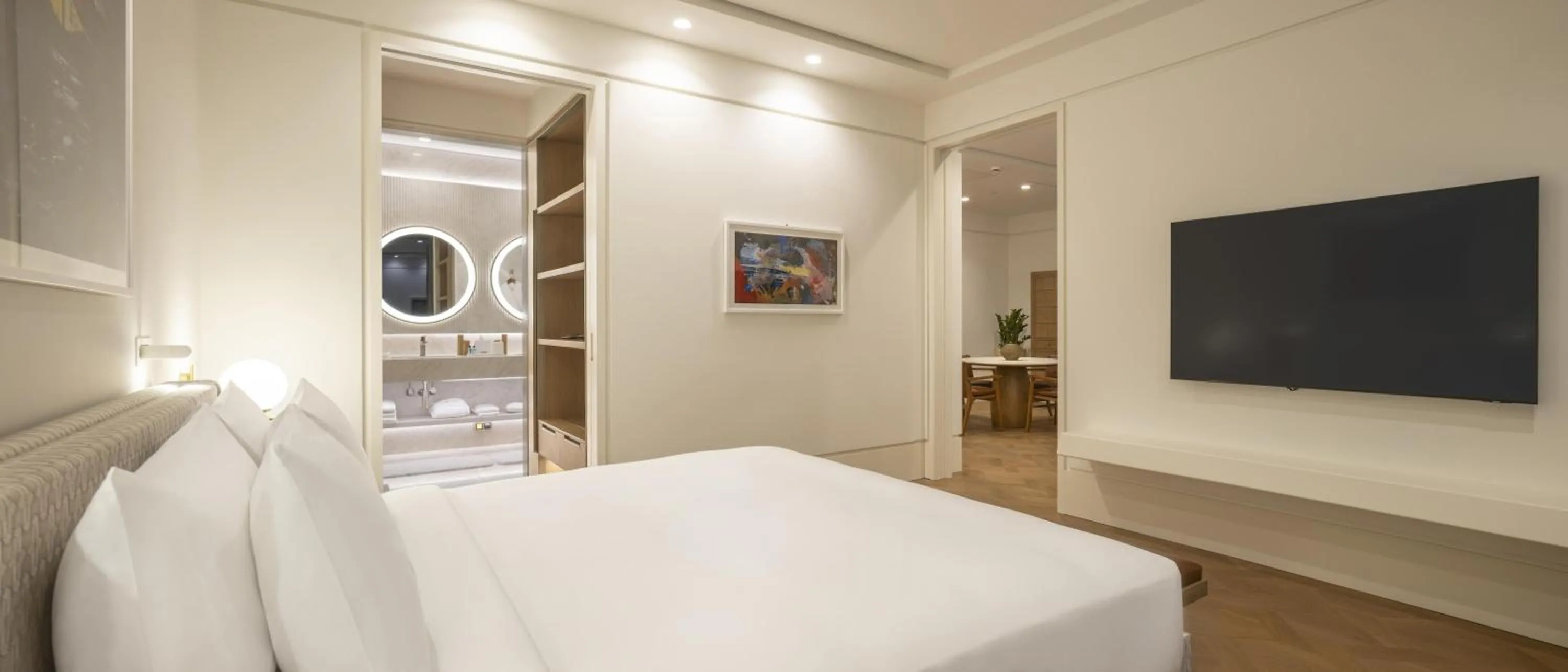 Photo of the whole room, Bed in Grand Hyatt Izmir IstinyePark