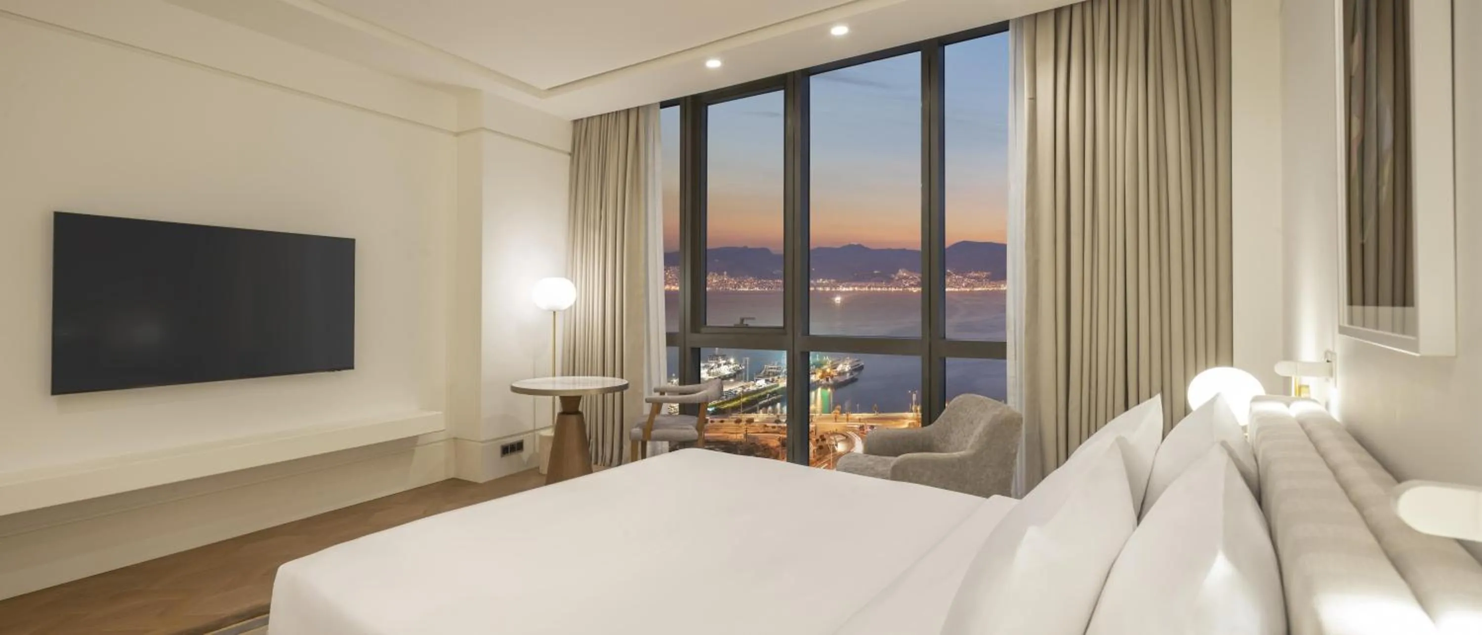 Bedroom, Bed in Grand Hyatt Izmir IstinyePark