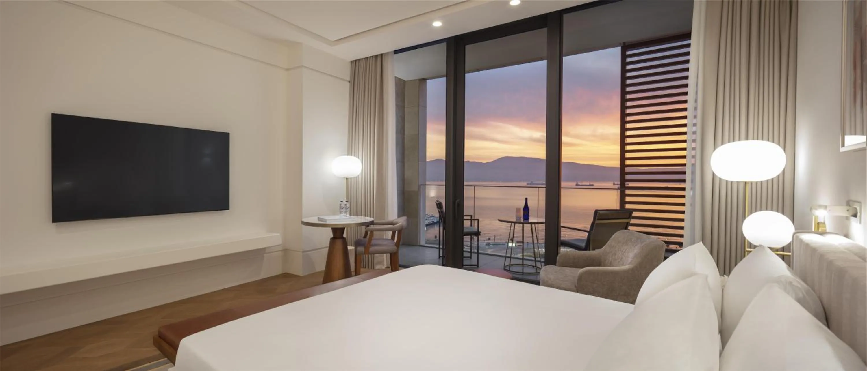 View (from property/room), Bed in Grand Hyatt Izmir IstinyePark