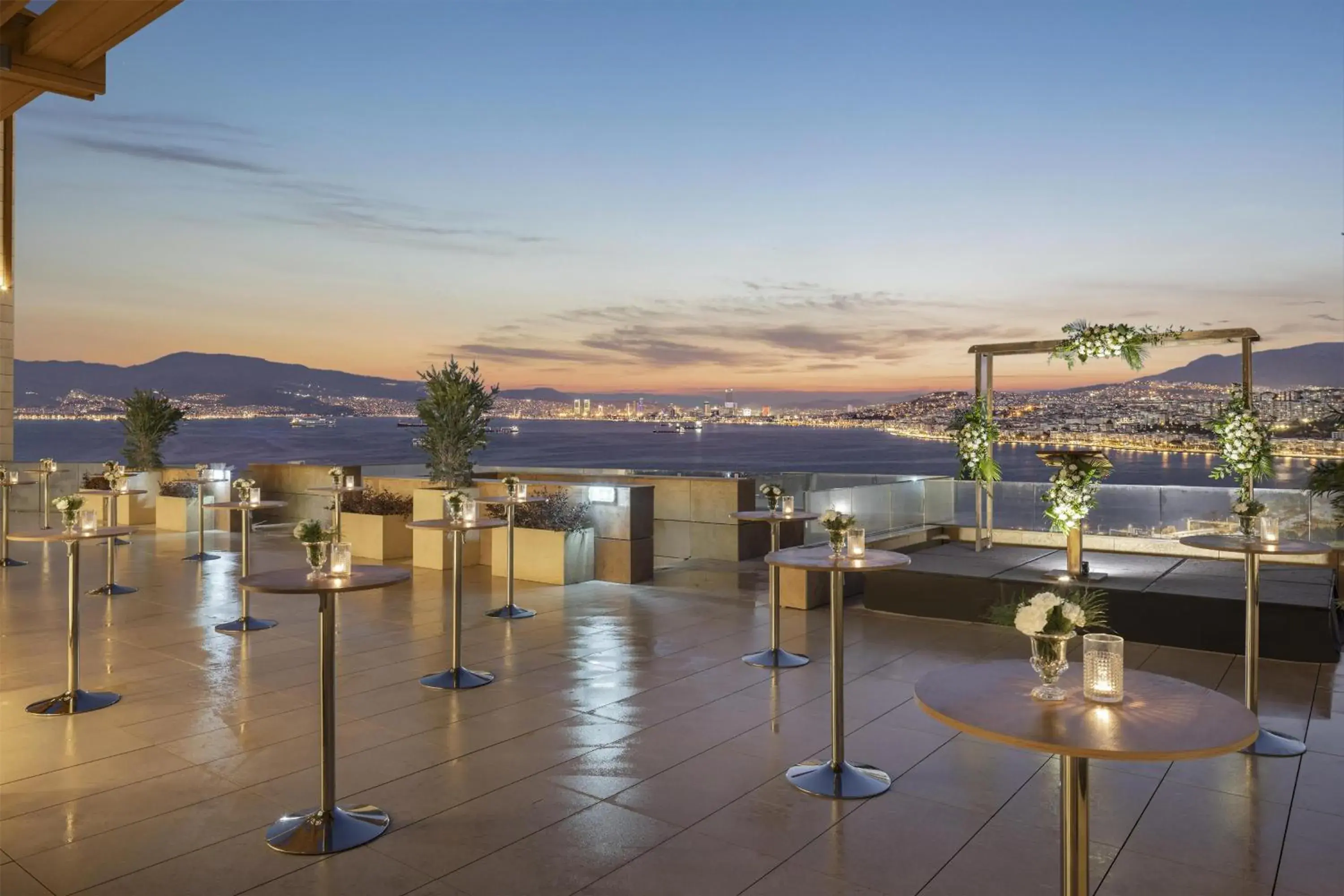 Lobby or reception in Hyatt Regency Izmir IstinyePark Lobby or reception in Hyatt Regency Izmir IstinyePark