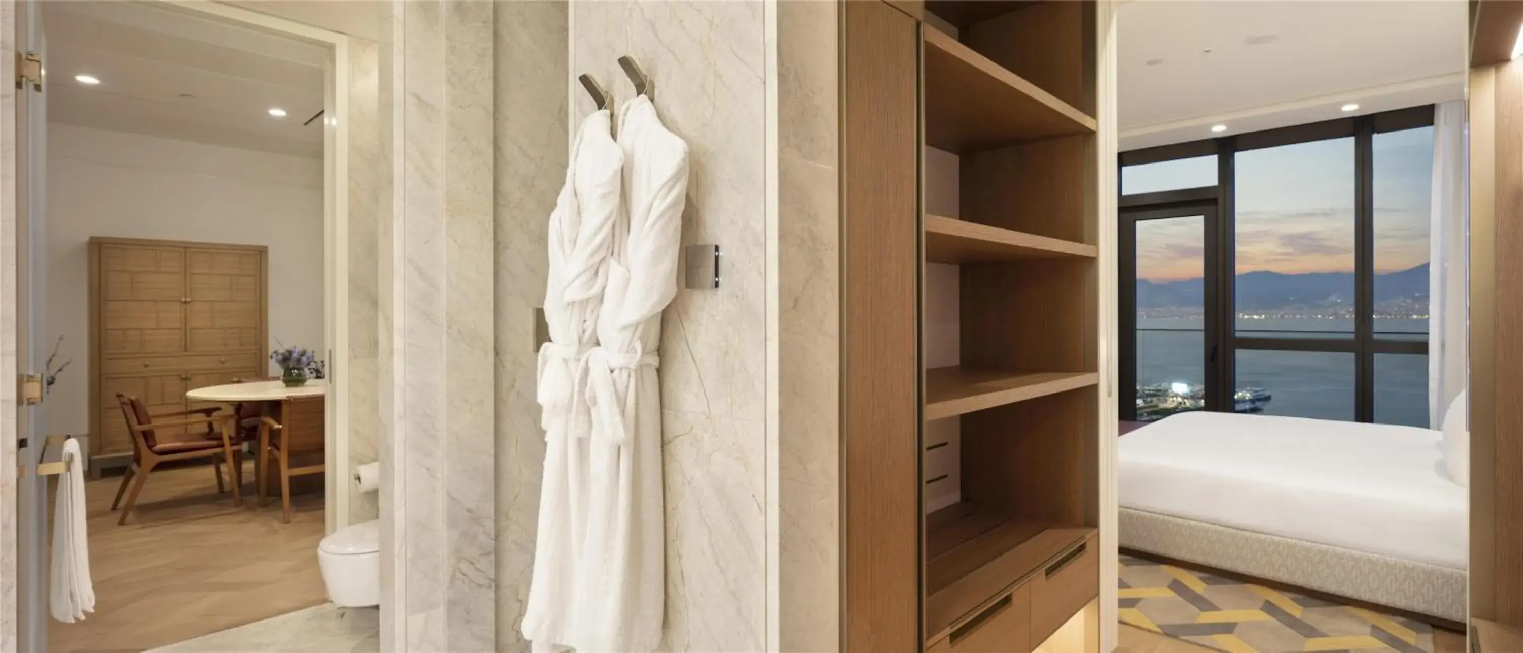 Photo of the whole room, Bed in Hyatt Regency Izmir IstinyePark Photo of the whole room, Bed in Hyatt Regency Izmir IstinyePark