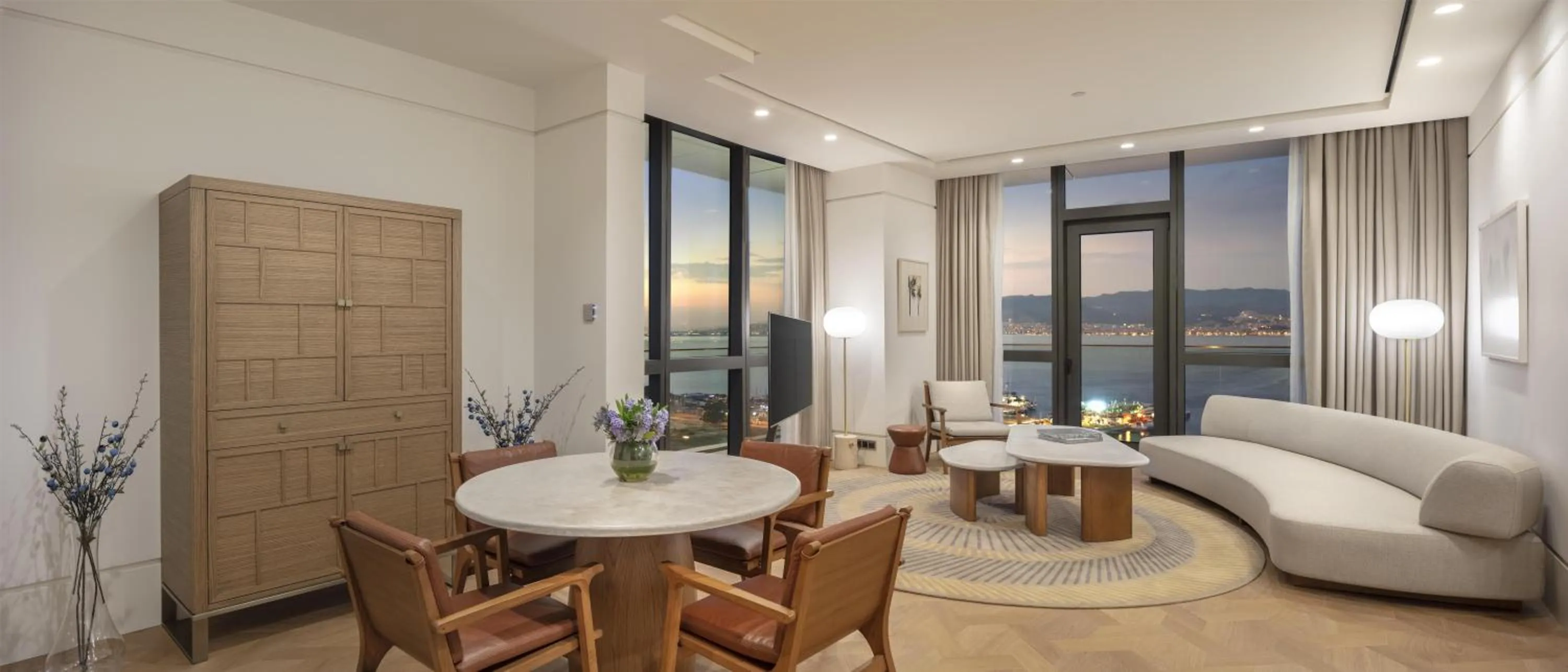 Photo of the whole room in Grand Hyatt Izmir IstinyePark