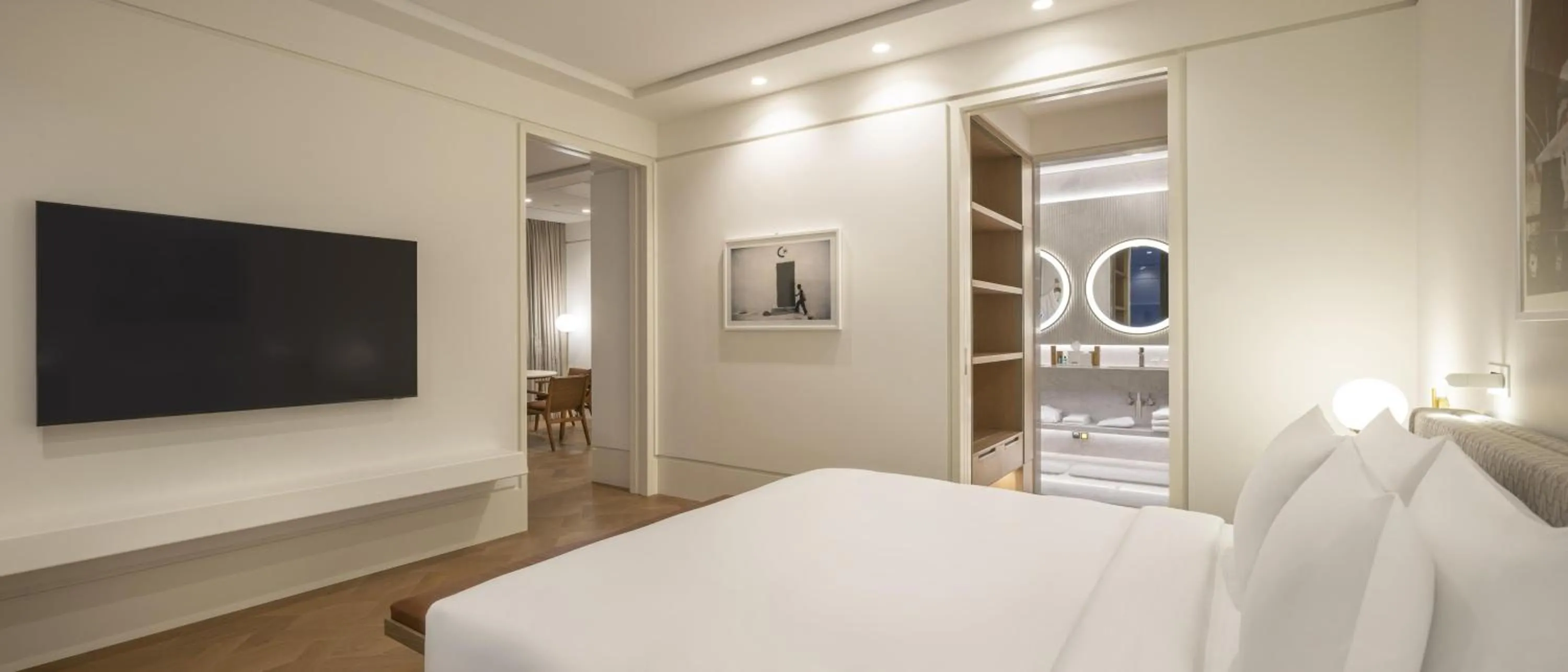 Photo of the whole room, Bed in Grand Hyatt Izmir IstinyePark