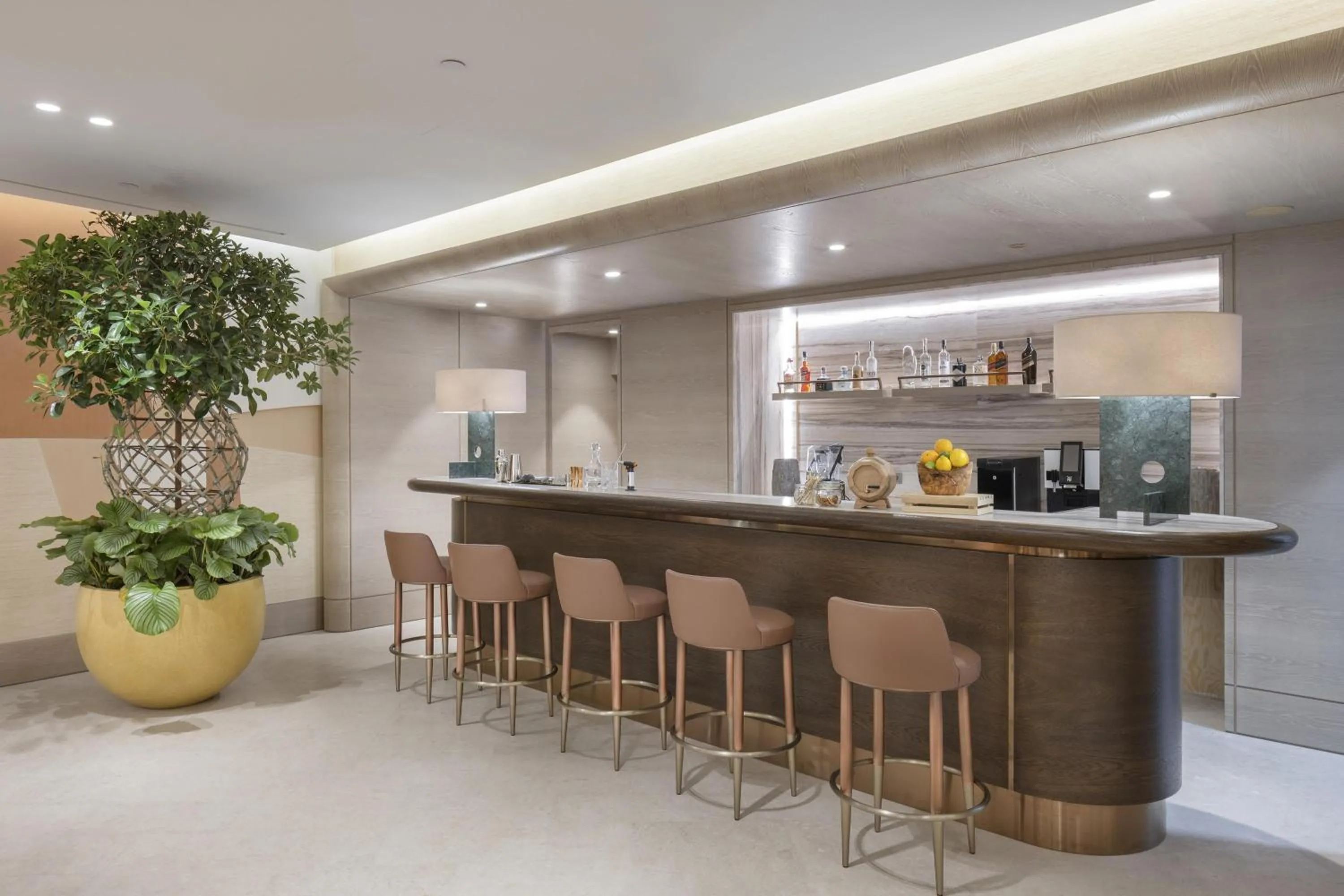 Lounge or bar in Grand Hyatt Izmir IstinyePark