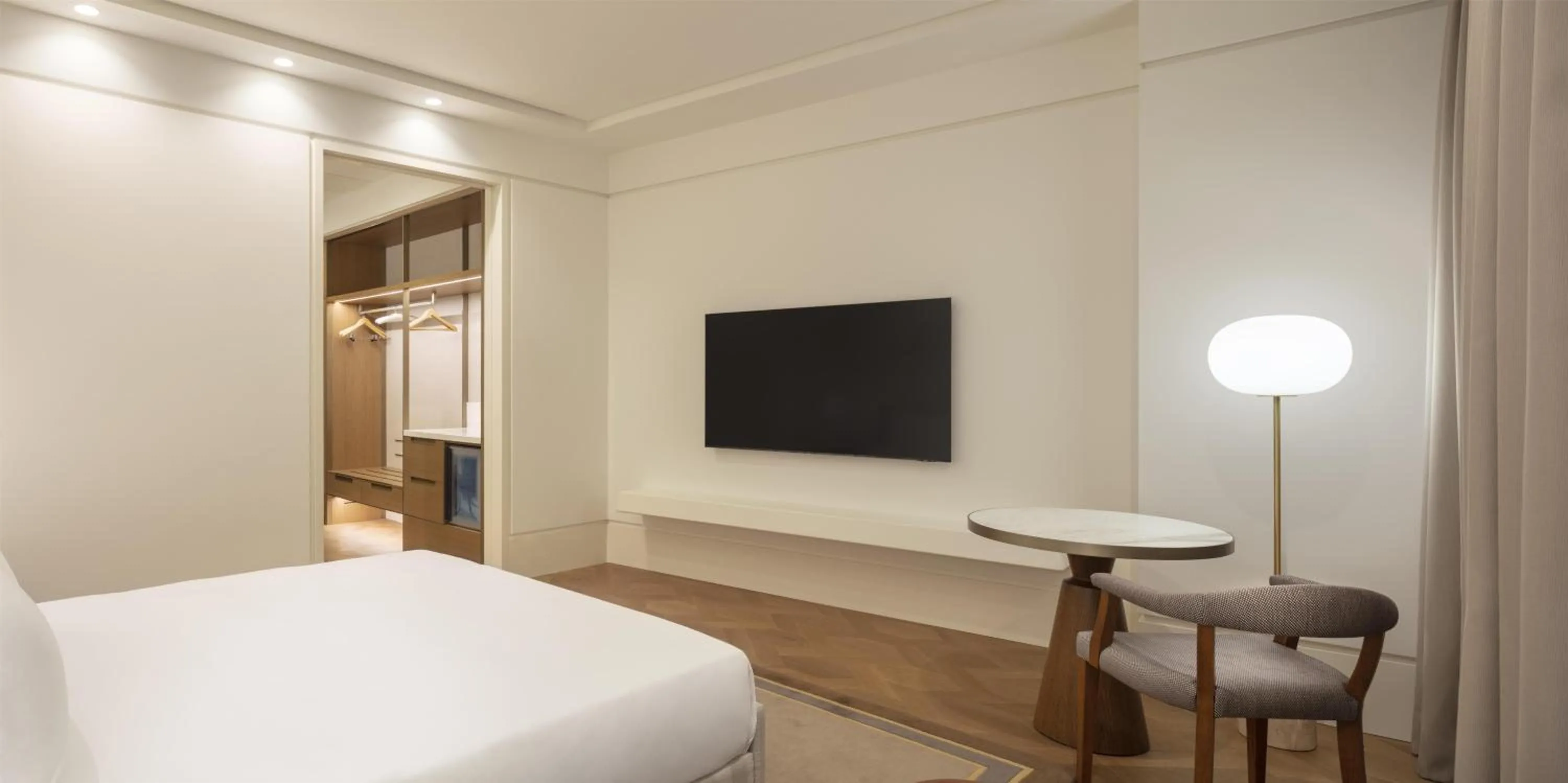 Bedroom, Bed in Grand Hyatt Izmir IstinyePark