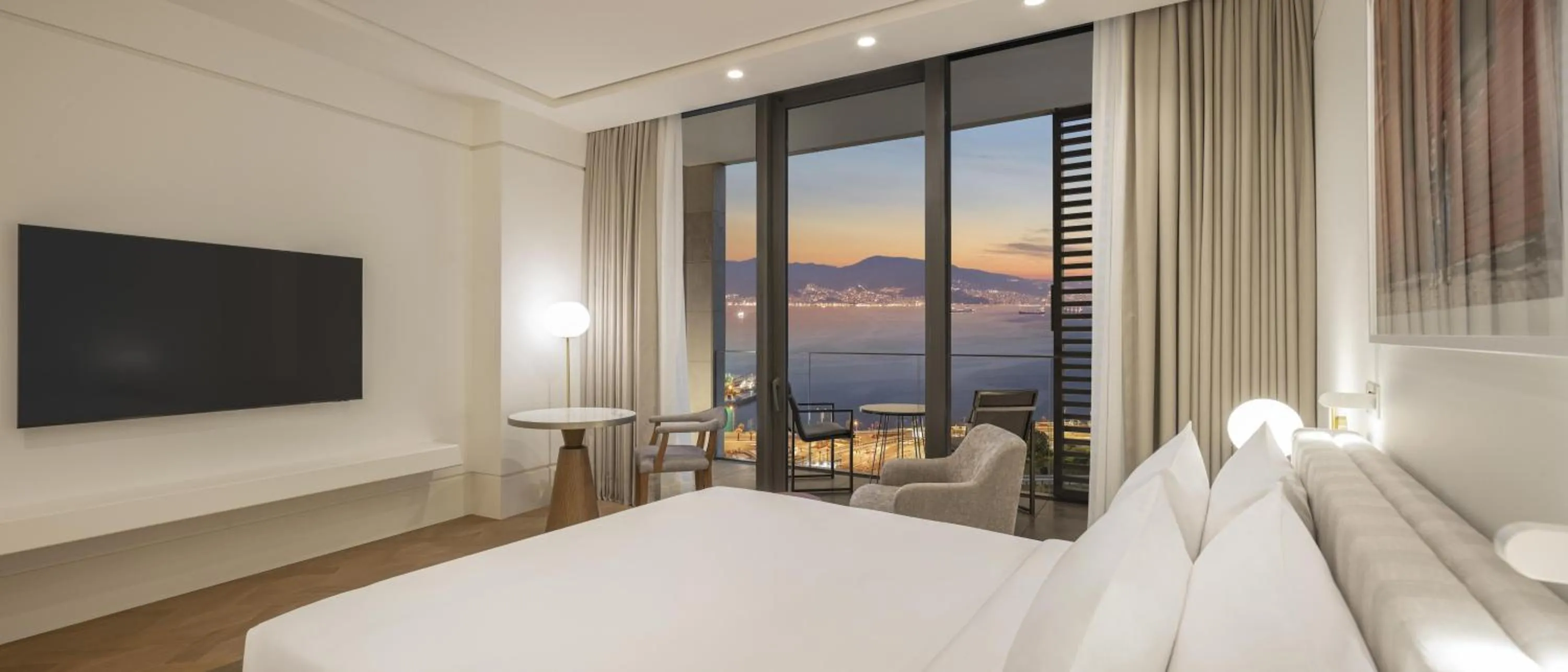 View (from property/room), Bed in Grand Hyatt Izmir IstinyePark
