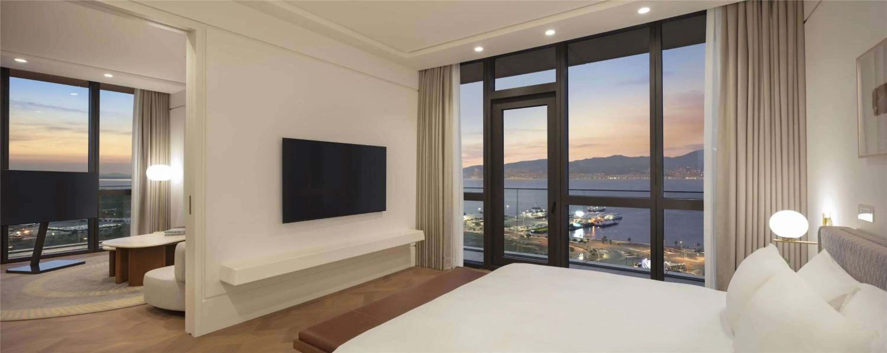 View (from property/room), Bed in Hyatt Regency Izmir IstinyePark