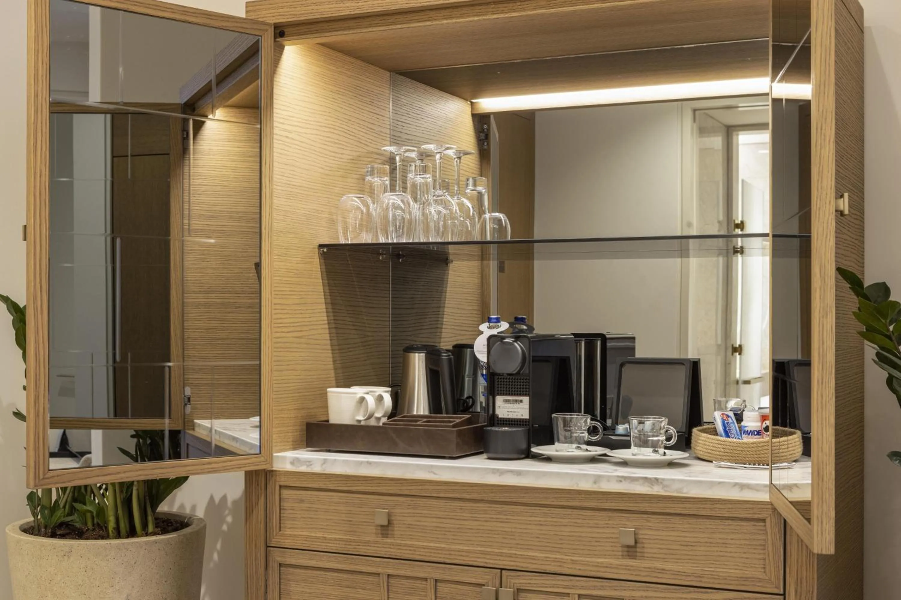 Photo of the whole room in Grand Hyatt Izmir IstinyePark