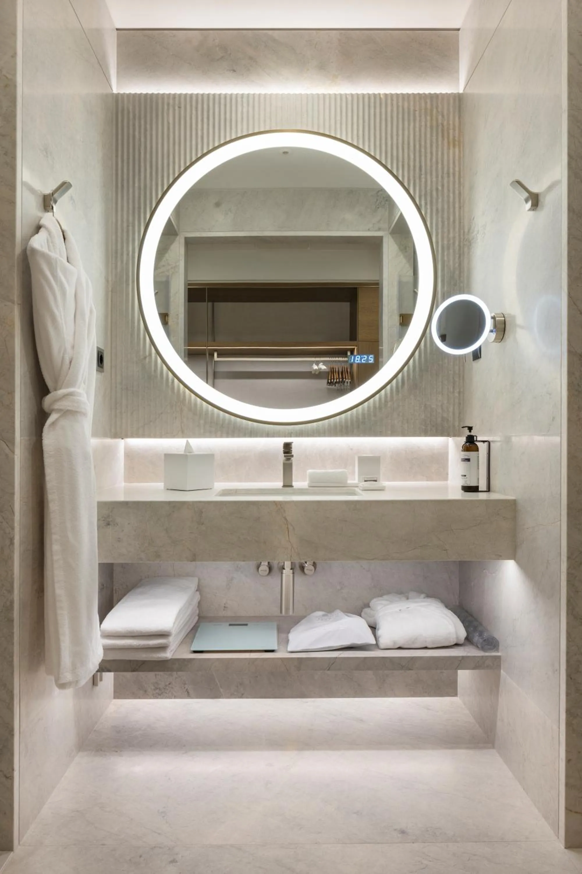 Bathroom, Bed in Grand Hyatt Izmir IstinyePark