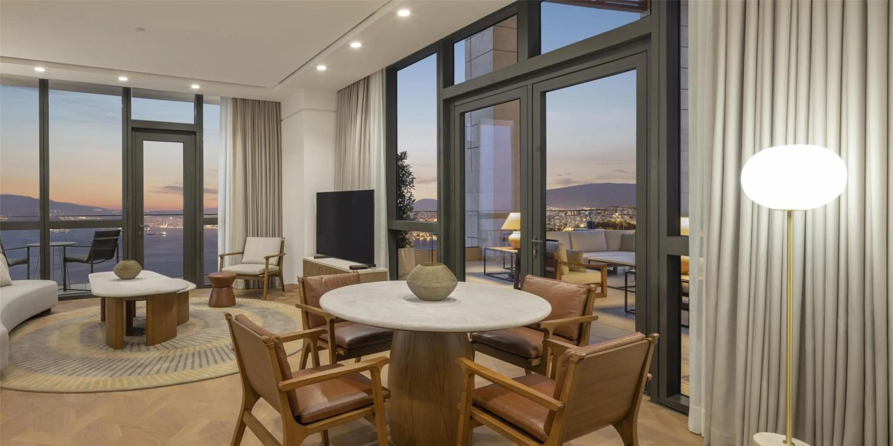 Photo of the whole room in Hyatt Regency Izmir IstinyePark