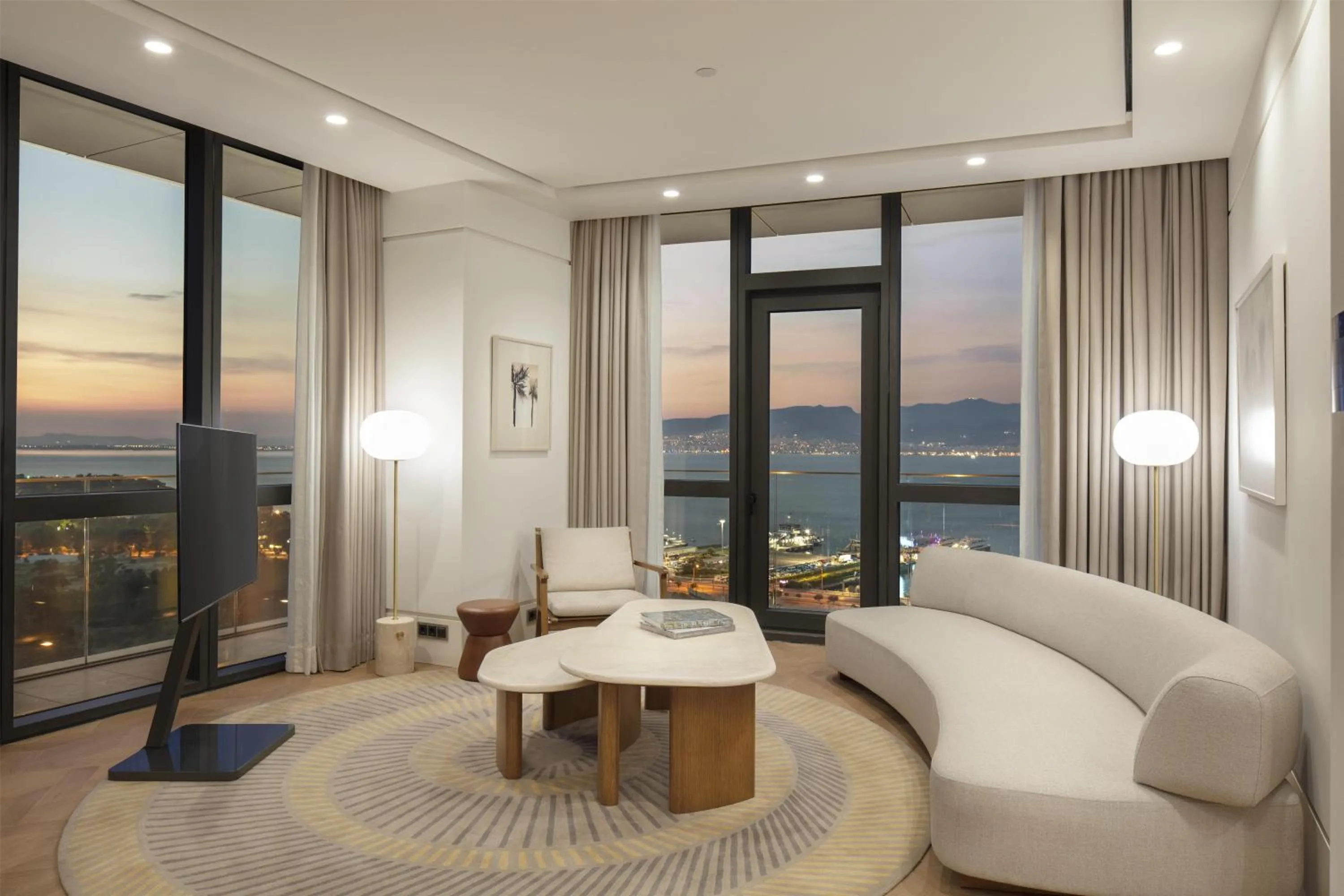 Photo of the whole room in Grand Hyatt Izmir IstinyePark
