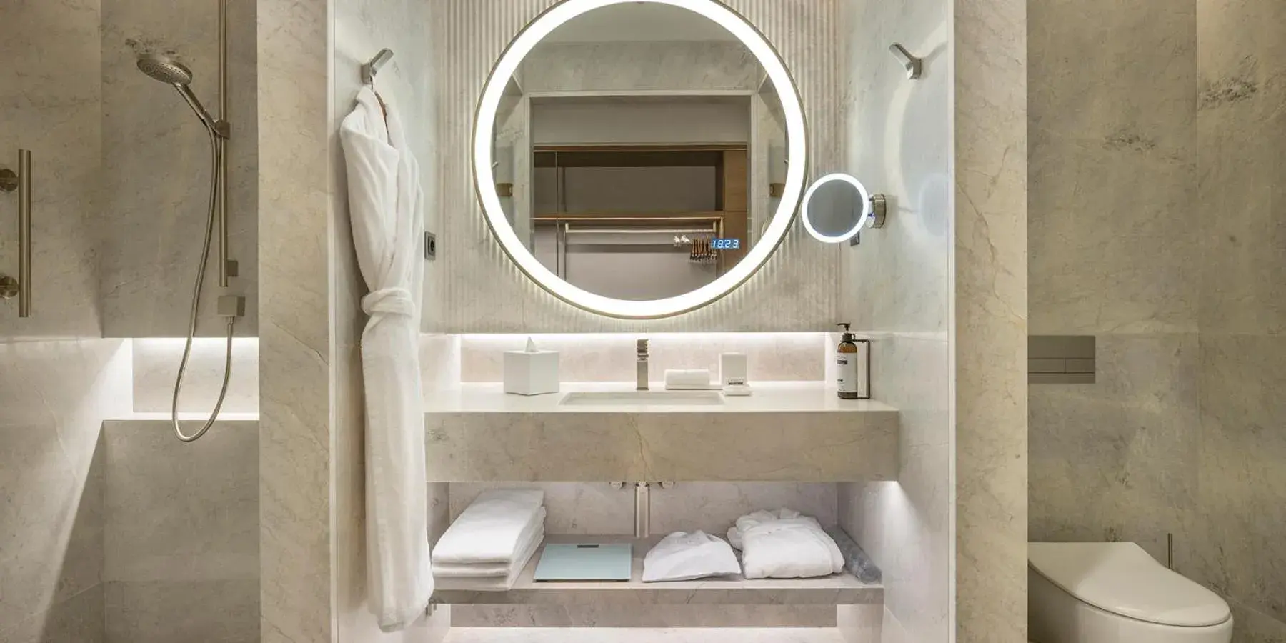 Deluxe King Room with Balcony and Club Access - single occupancy in Grand Hyatt Izmir IstinyePark Deluxe King Room with Balcony and Club Access - single occupancy in Grand Hyatt Izmir IstinyePark
