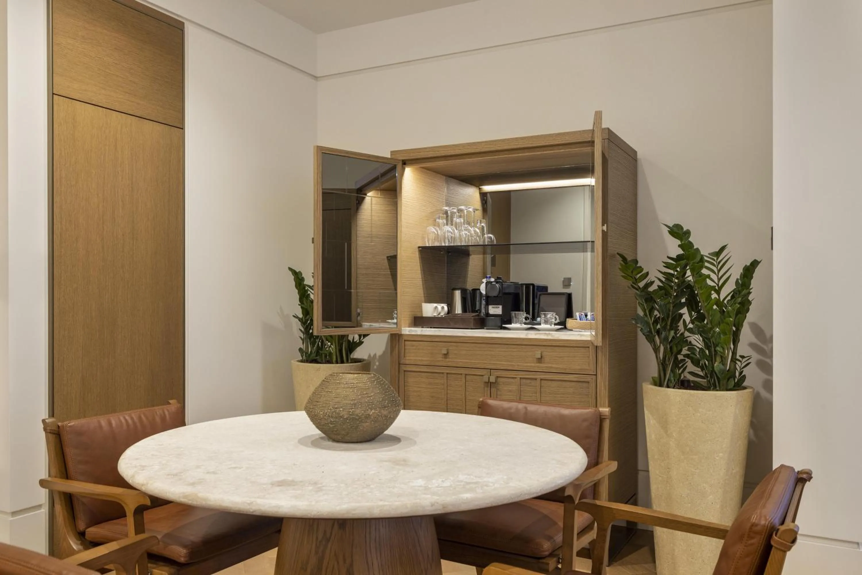 Photo of the whole room in Grand Hyatt Izmir IstinyePark