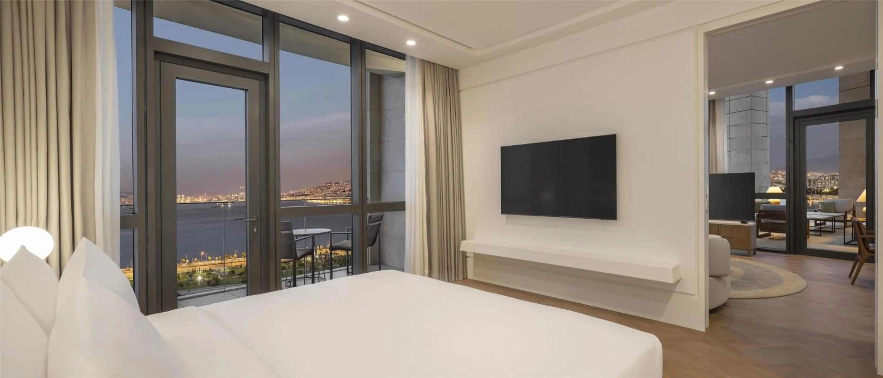 Photo of the whole room, Bed in Hyatt Regency Izmir IstinyePark