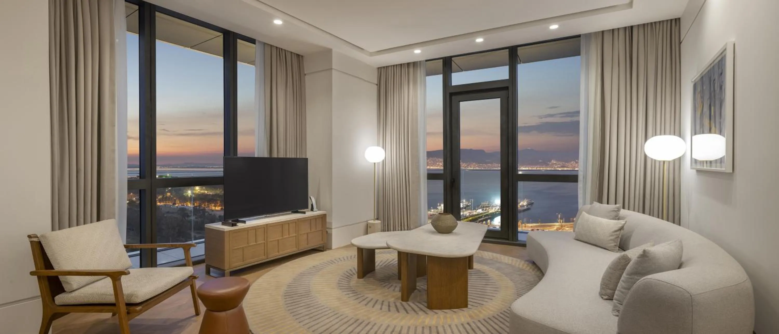 Photo of the whole room in Grand Hyatt Izmir IstinyePark