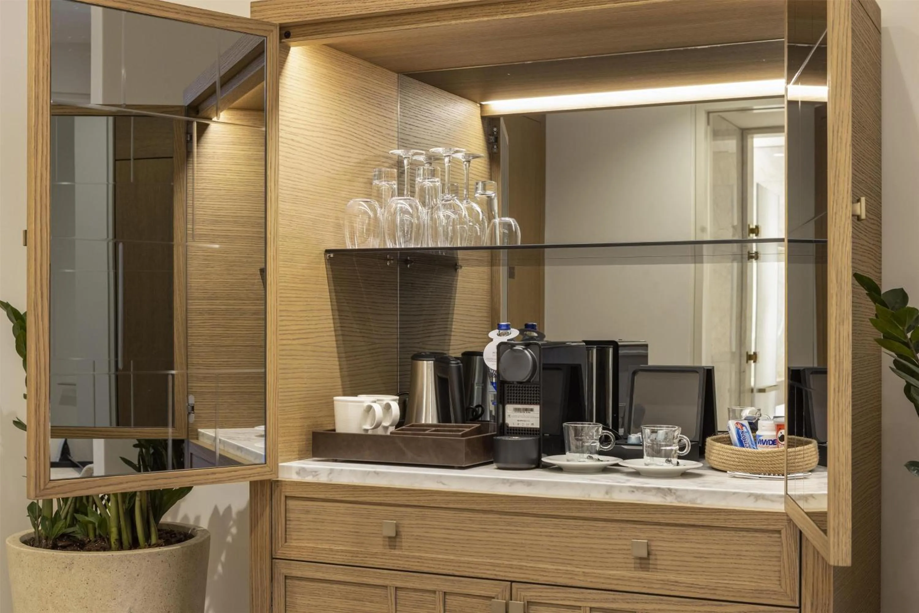 Photo of the whole room in Hyatt Regency Izmir IstinyePark