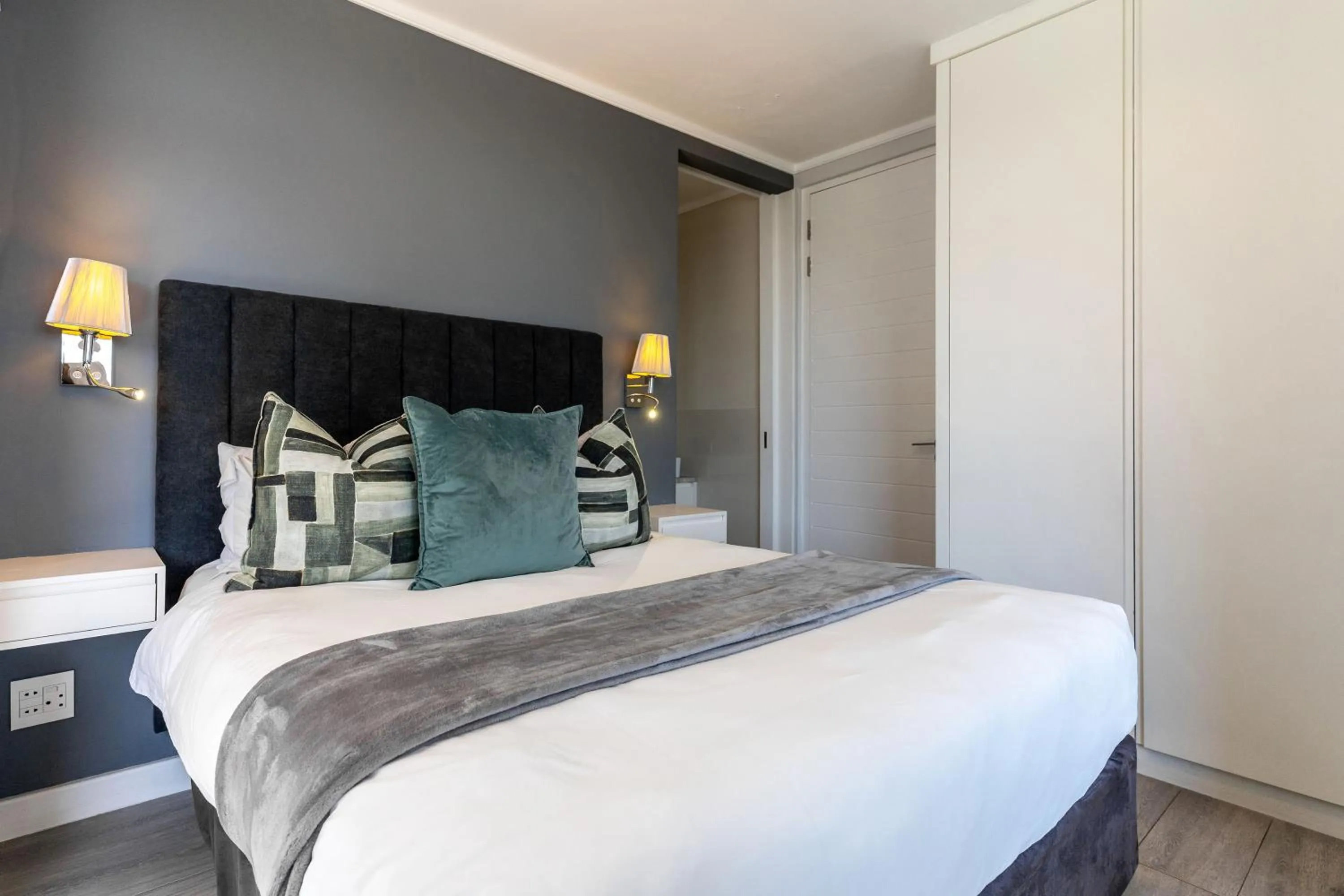 Bed in Montanha Villa - Camps Bay
